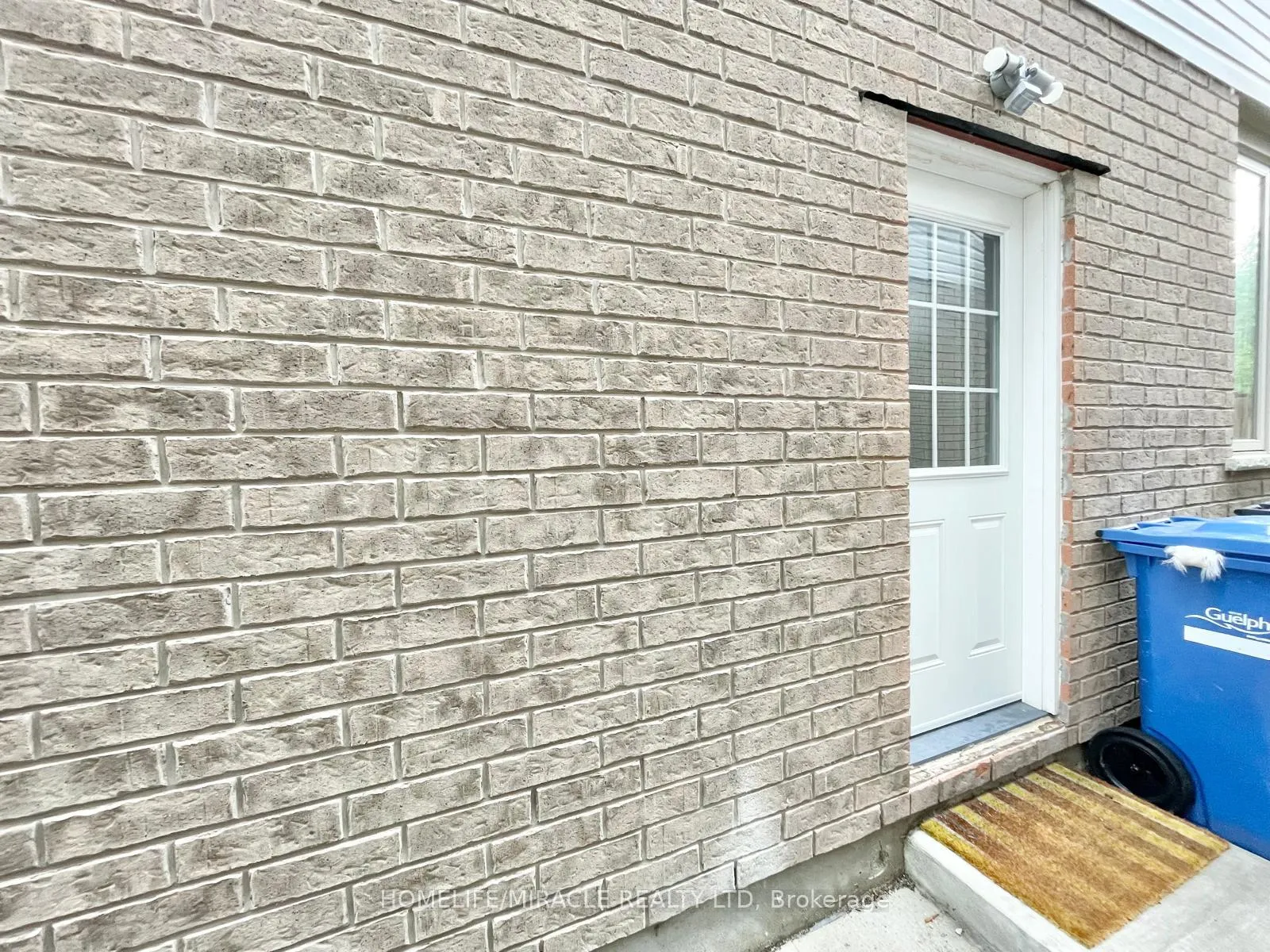 Photo 2 of Unit B, 98 Dallan Drive, Guelph, Pineridge/Westminster Woods — HOMEH