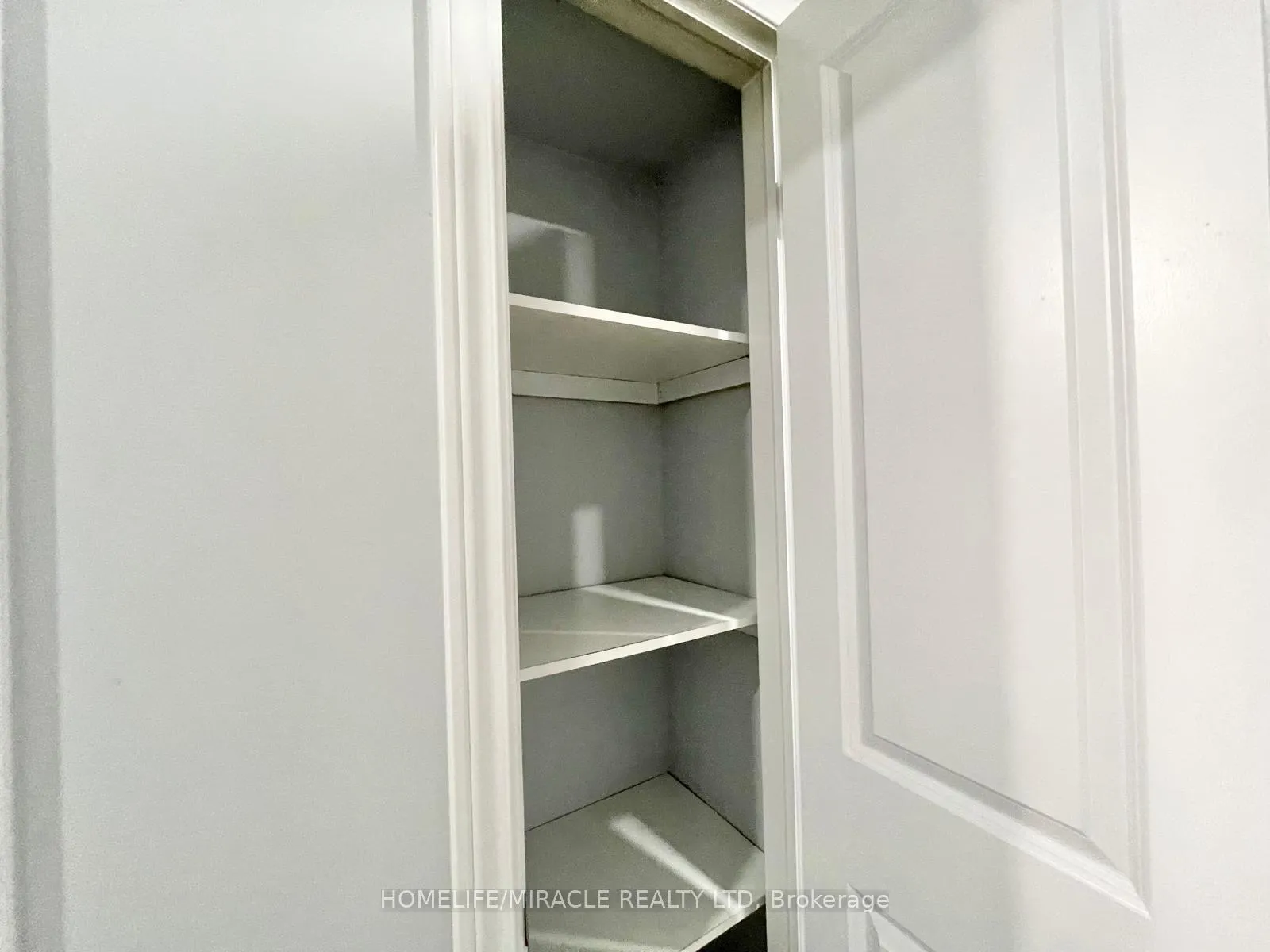Photo 10 of Unit B, 98 Dallan Drive, Guelph, Pineridge/Westminster Woods — HOMEH