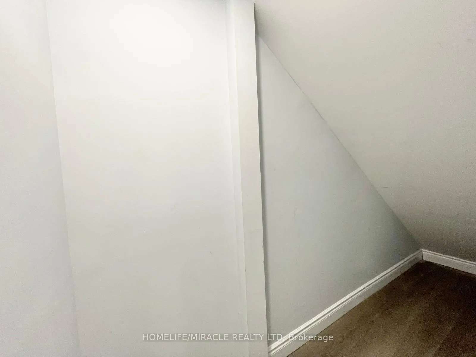 Photo 16 of Unit B, 98 Dallan Drive, Guelph, Pineridge/Westminster Woods — HOMEH