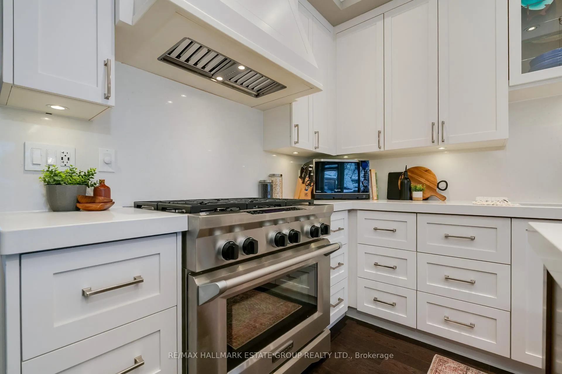 Photo 8 of 30 Roosevelt Road, Toronto, Danforth Village-East York — HOMEH
