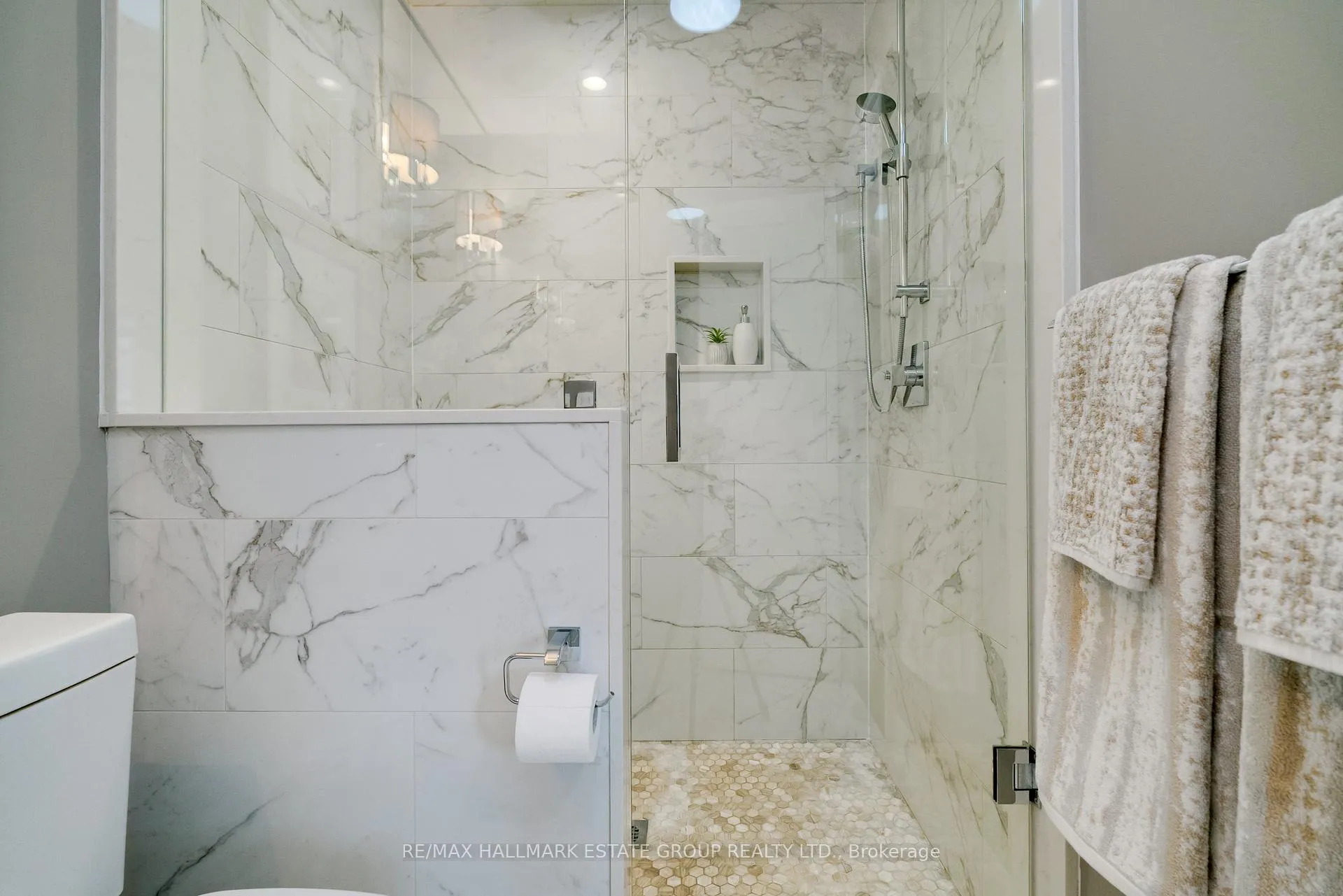 Photo 30 of 30 Roosevelt Road, Toronto, Danforth Village-East York — HOMEH