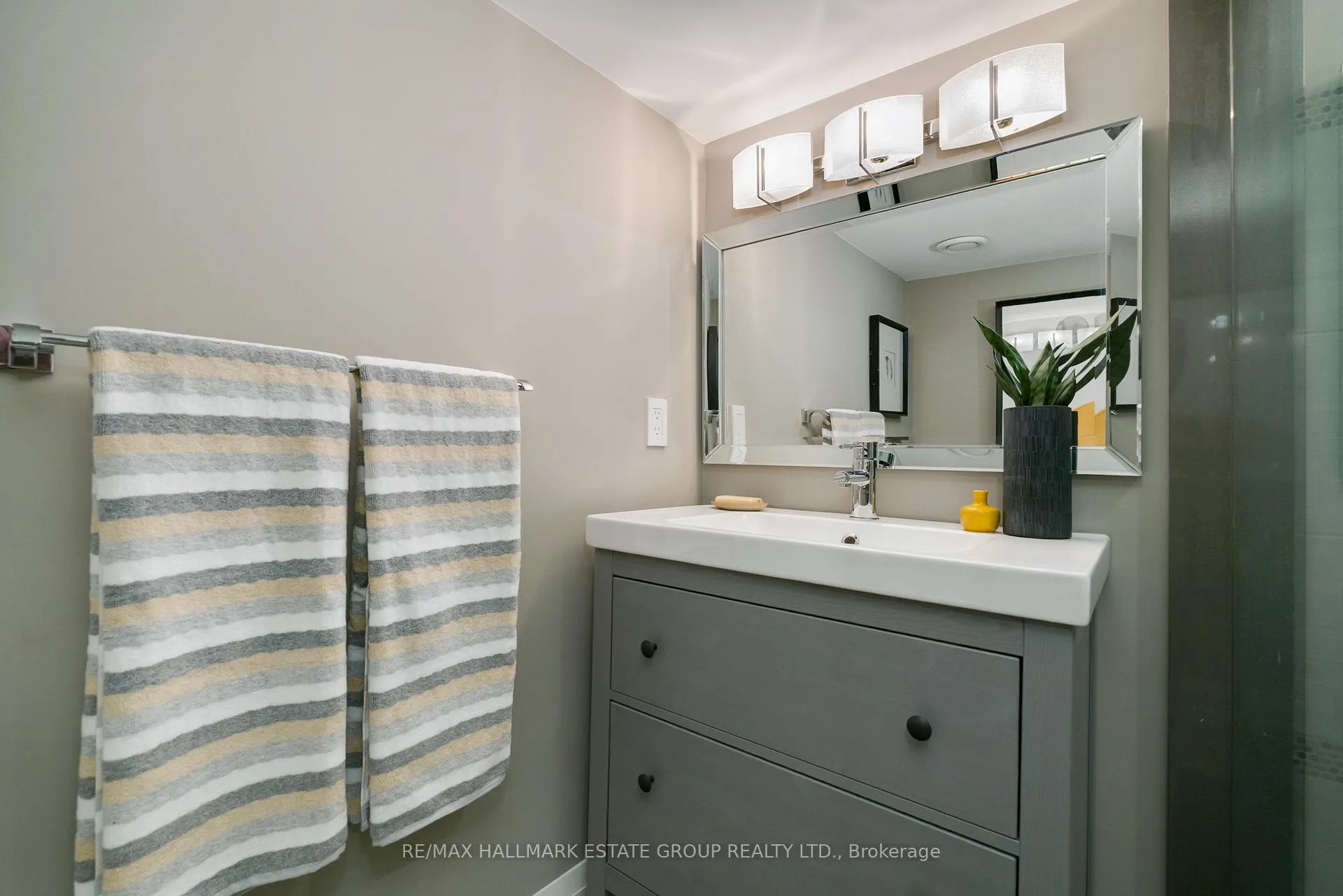 Photo 41 of 30 Roosevelt Road, Toronto, Danforth Village-East York — HOMEH