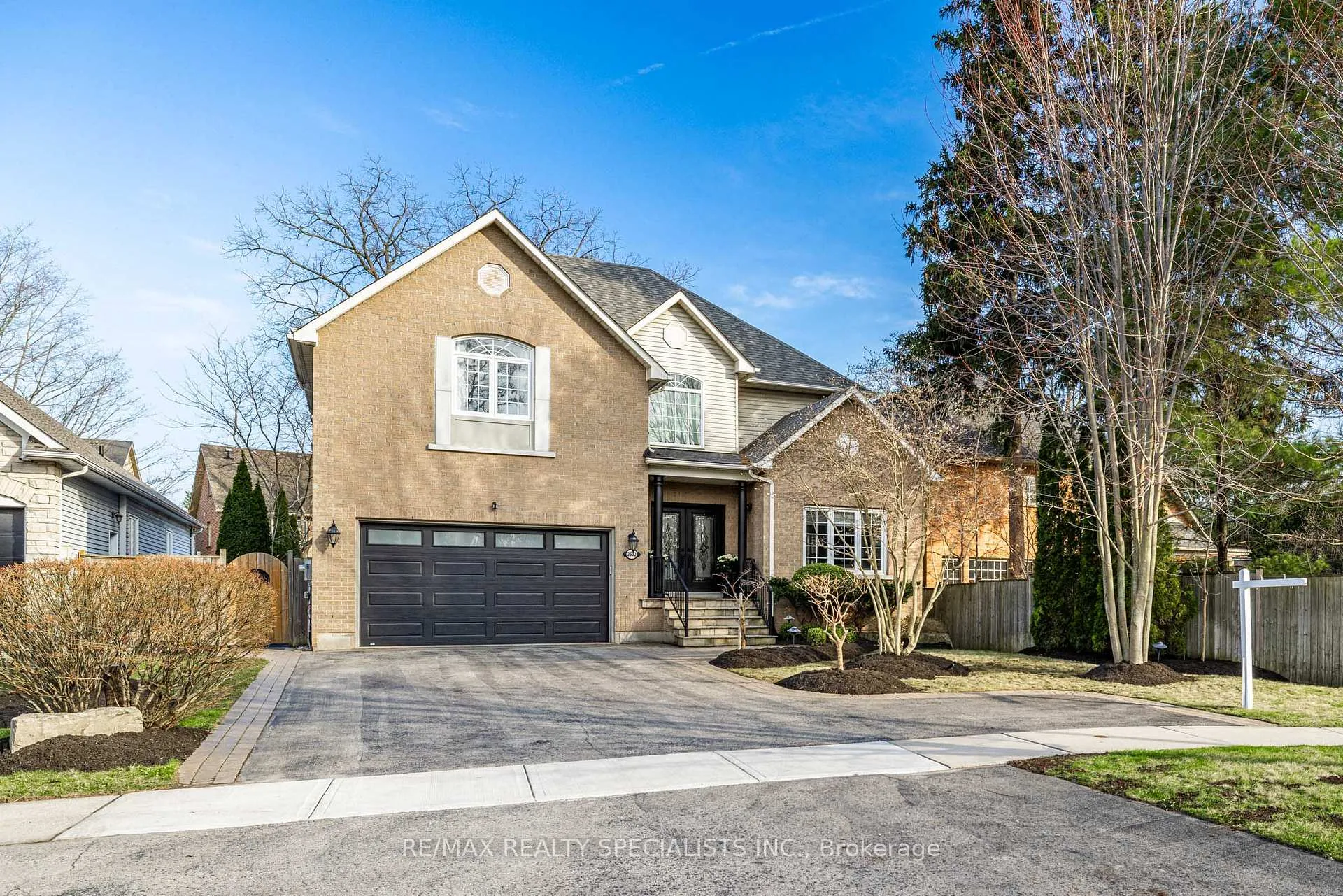Photo 2 of 2532 Rebecca Street, Oakville, Bronte — HOMEH