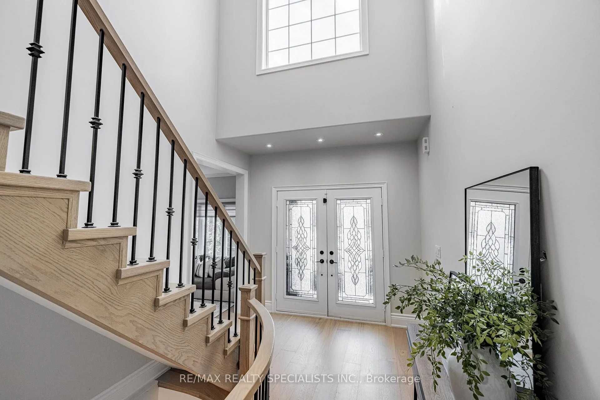 Photo 4 of 2532 Rebecca Street, Oakville, Bronte — HOMEH