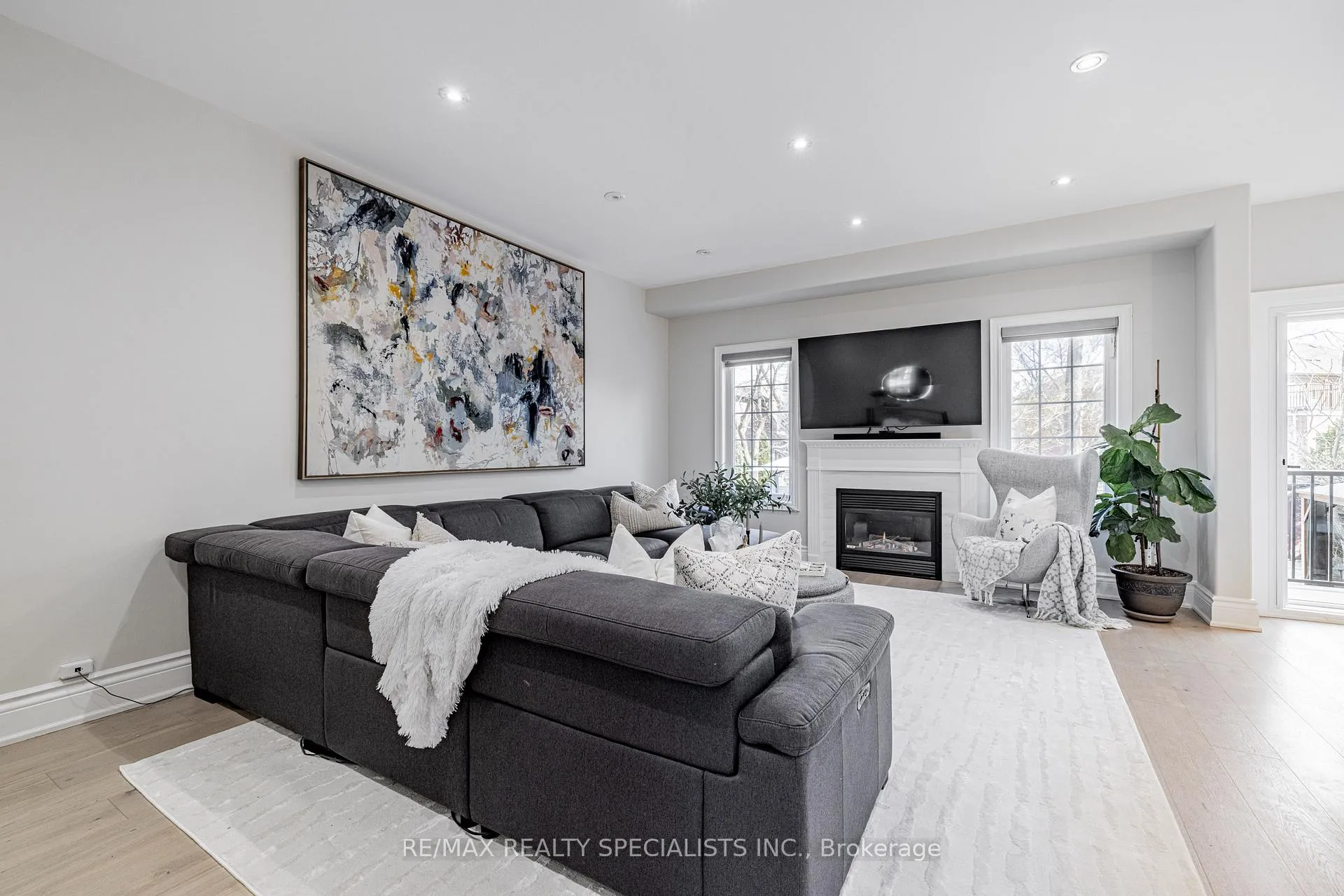 Photo 11 of 2532 Rebecca Street, Oakville, Bronte — HOMEH