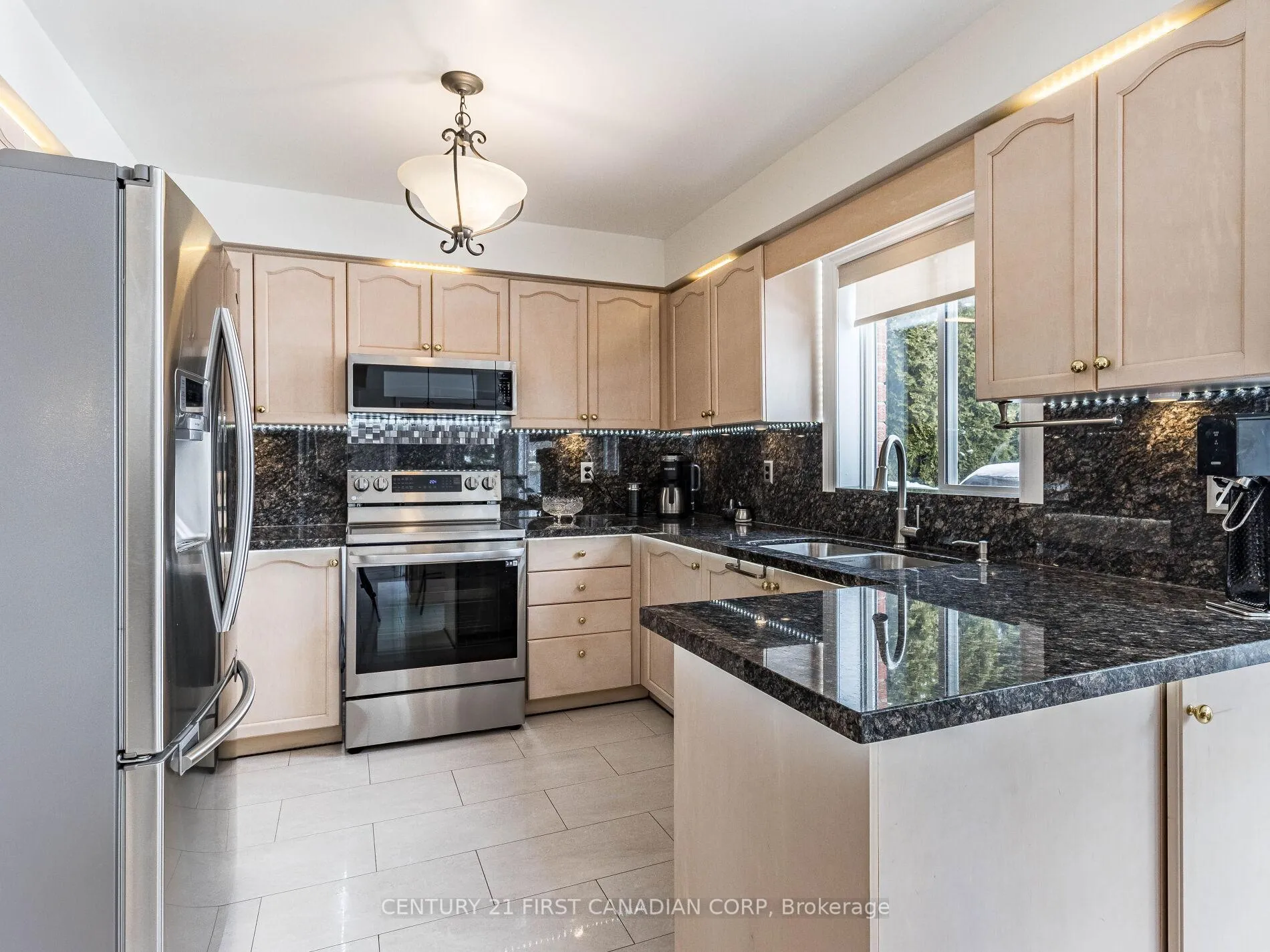 Photo 12 of 7 Reynolds Avenue, New Tecumseth, Beeton — HOMEH