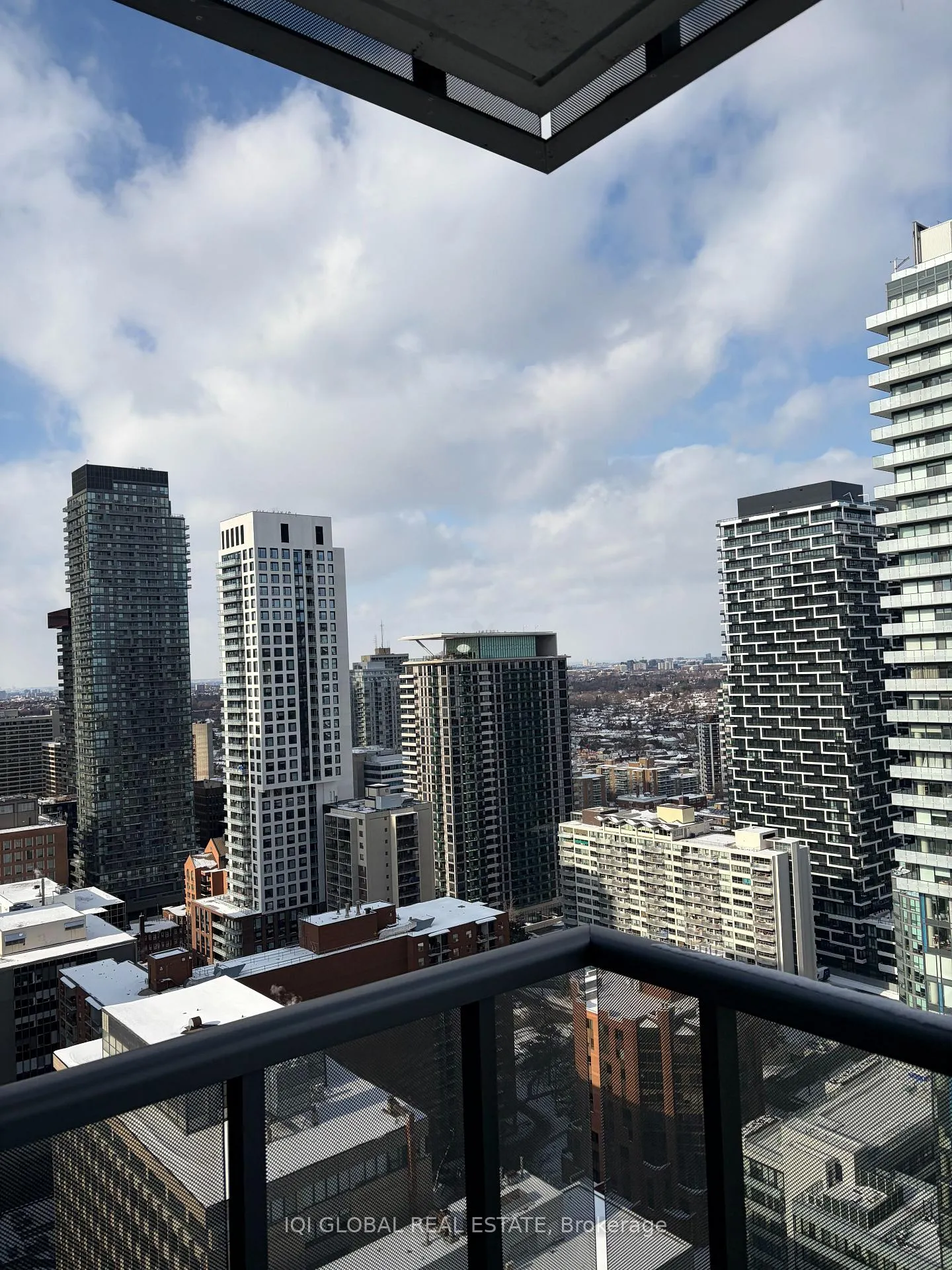 Front of Unit 3205, 125 Redpath Avenue E