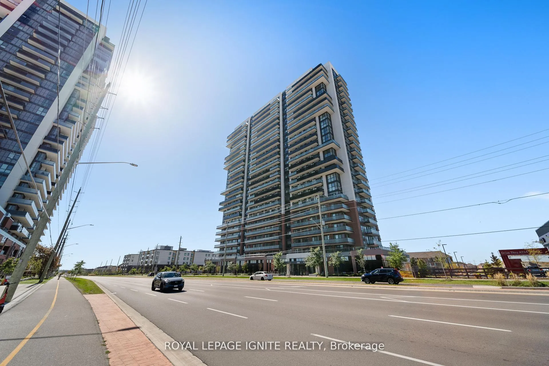 Front of Unit 906, 2550 Simcoe Street N