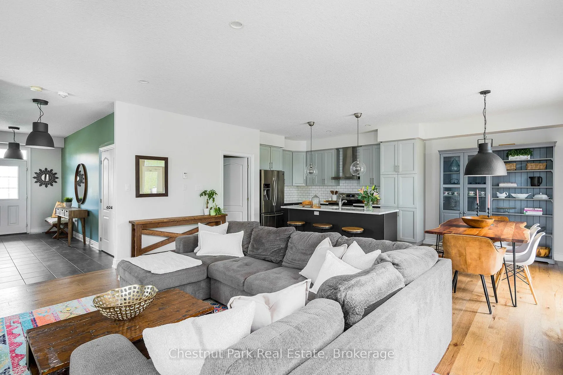 Photo 10 of 7 Gilpin Crescent, Collingwood — HOMEH