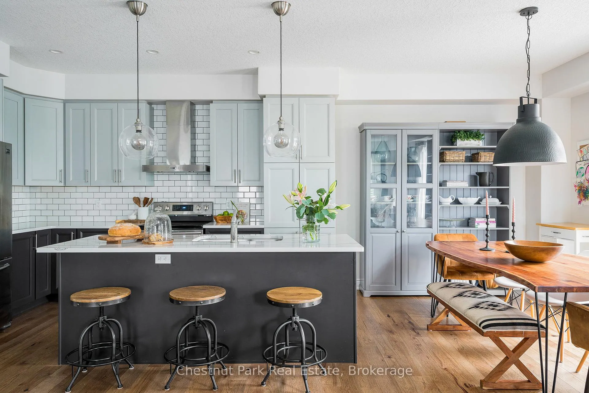 Photo 12 of 7 Gilpin Crescent, Collingwood — HOMEH