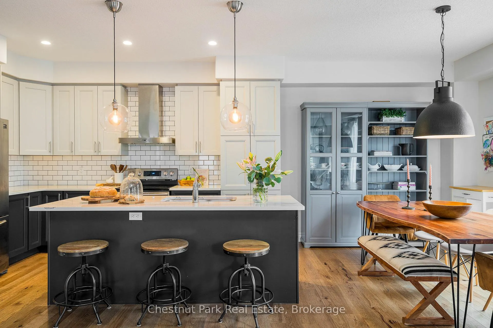 Photo 13 of 7 Gilpin Crescent, Collingwood — HOMEH