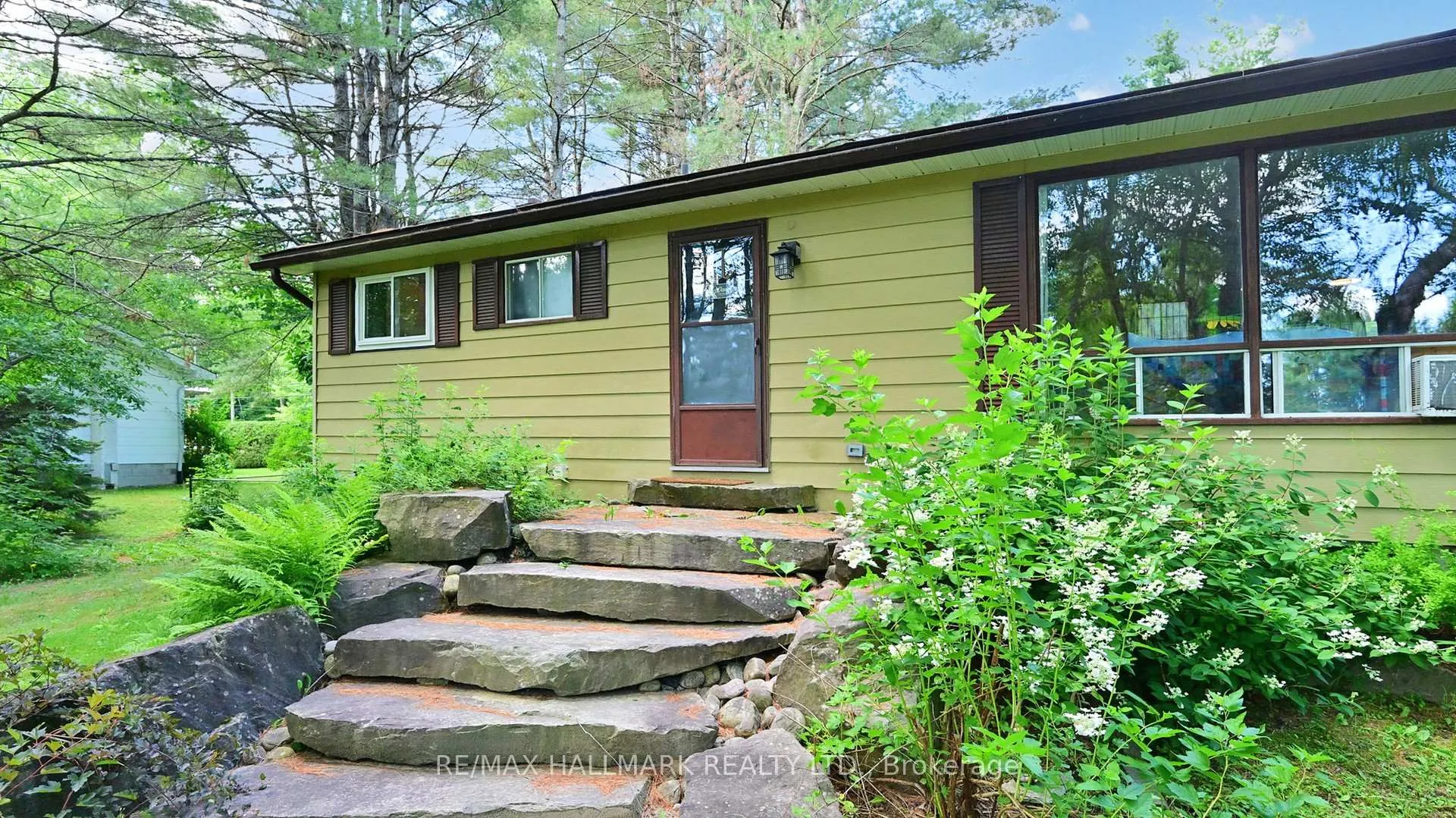 Photo 3 of 14 Sellens Avenue, Bracebridge, Macaulay — HOMEH