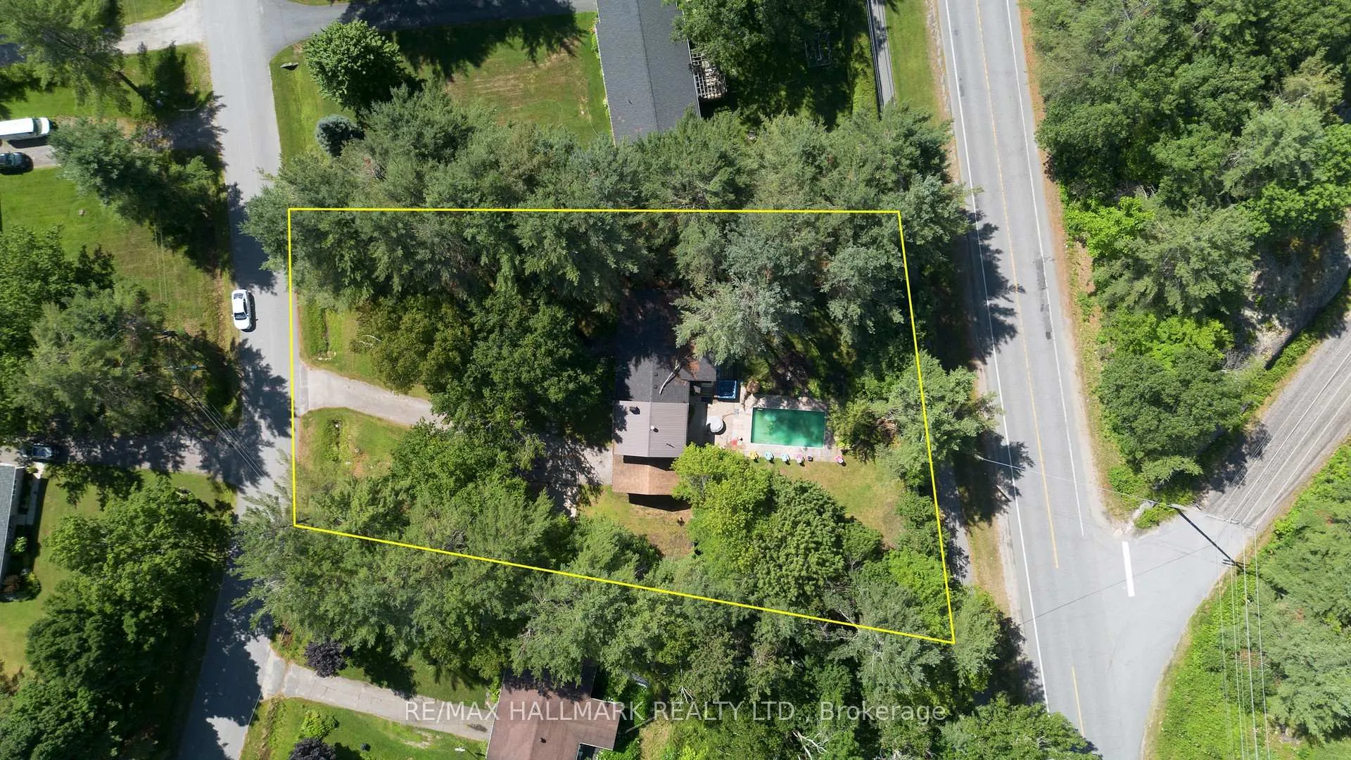 Photo 45 of 14 Sellens Avenue, Bracebridge, Macaulay — HOMEH