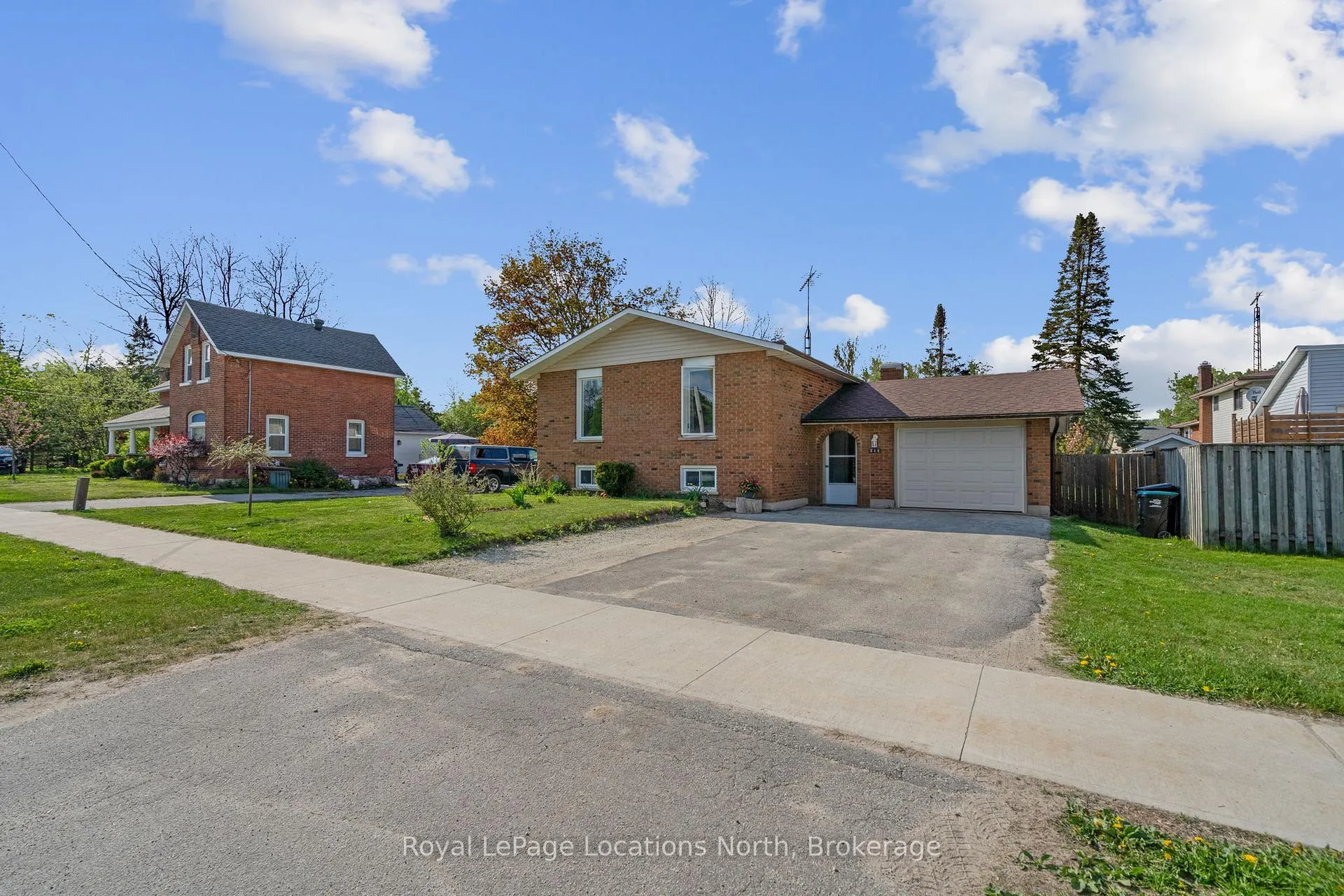 Photo 2 of 214 Sunnidale Street, Clearview, Stayner — HOMEH