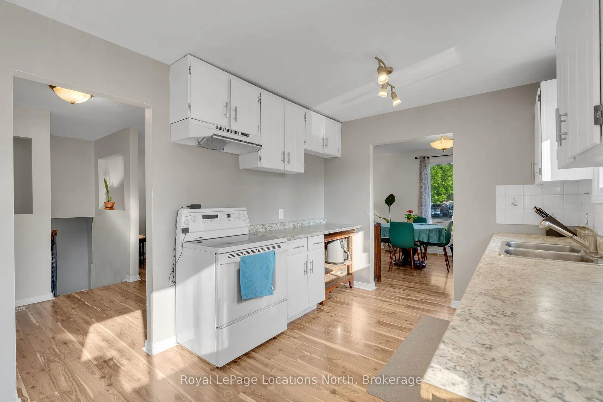 Photo 15 of 214 Sunnidale Street, Clearview, Stayner — HOMEH