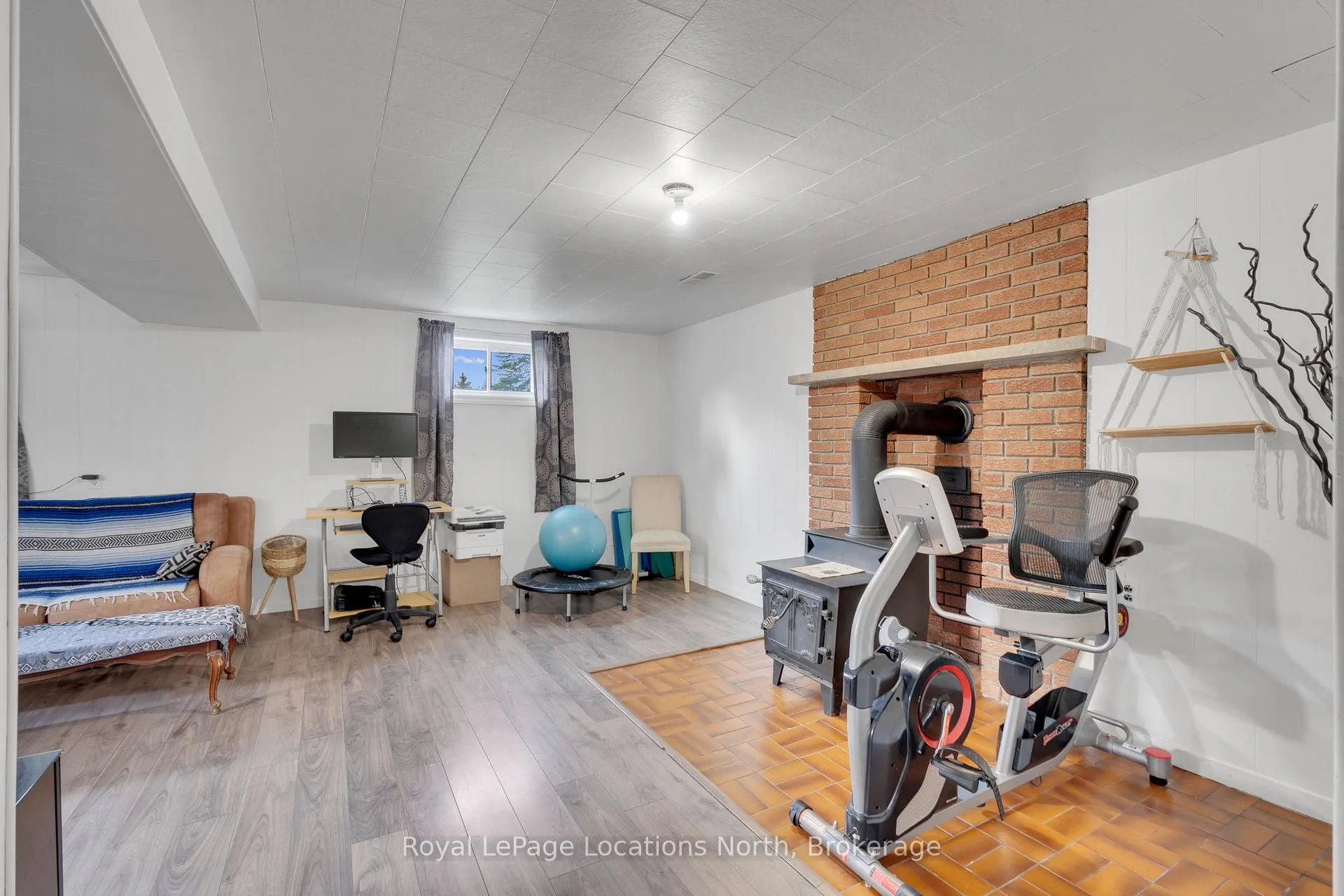 Photo 32 of 214 Sunnidale Street, Clearview, Stayner — HOMEH