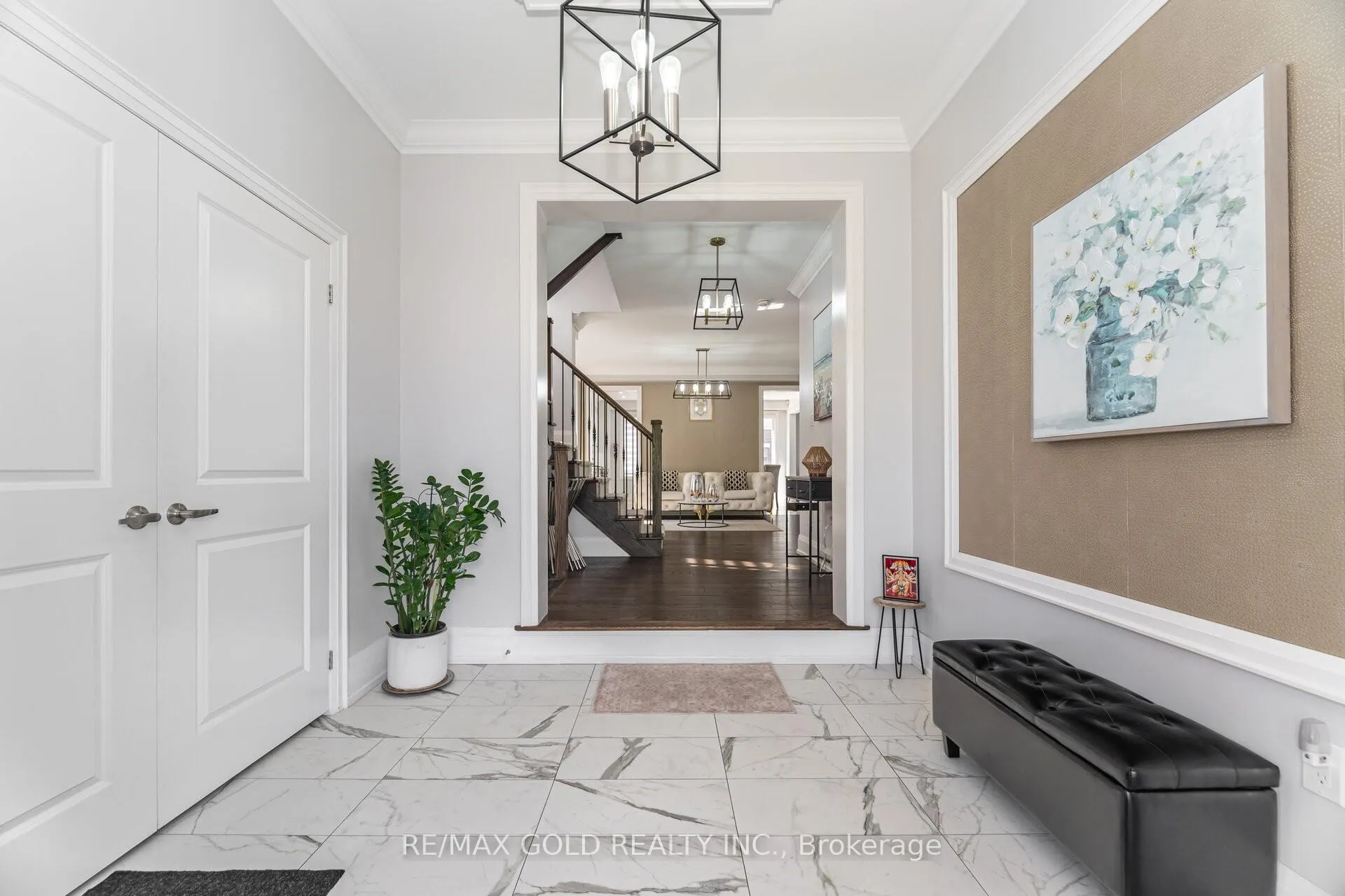 Photo 2 of 10 Donnan Drive W, New Tecumseth, Tottenham — HOMEH