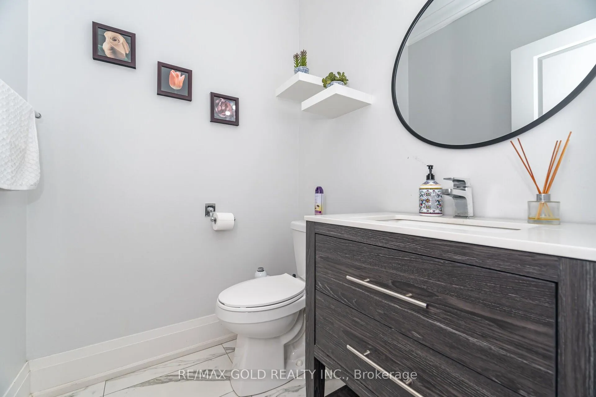 Photo 11 of 10 Donnan Drive W, New Tecumseth, Tottenham — HOMEH