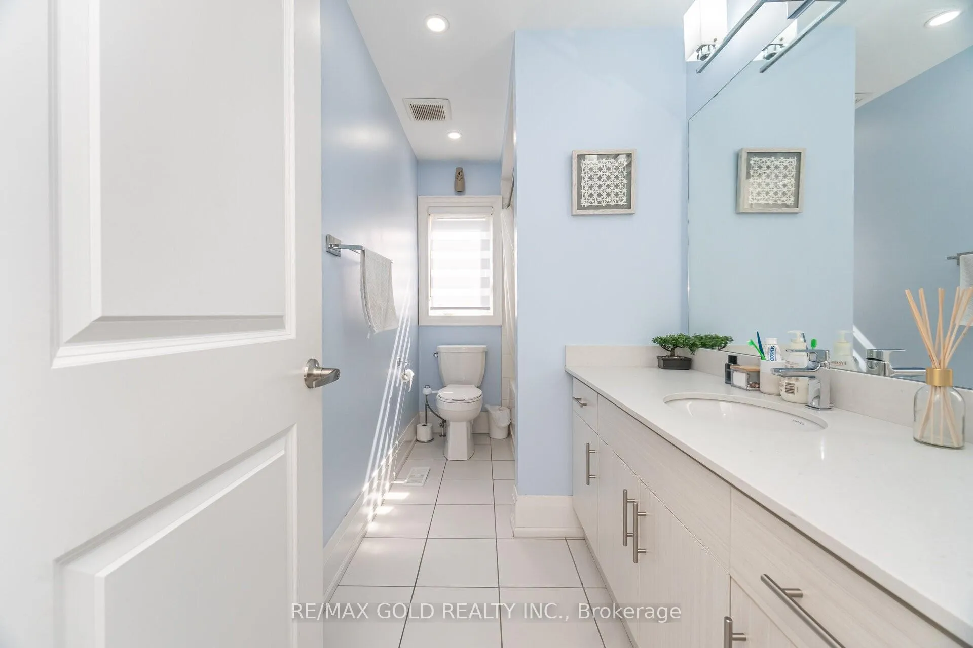 Photo 21 of 10 Donnan Drive W, New Tecumseth, Tottenham — HOMEH