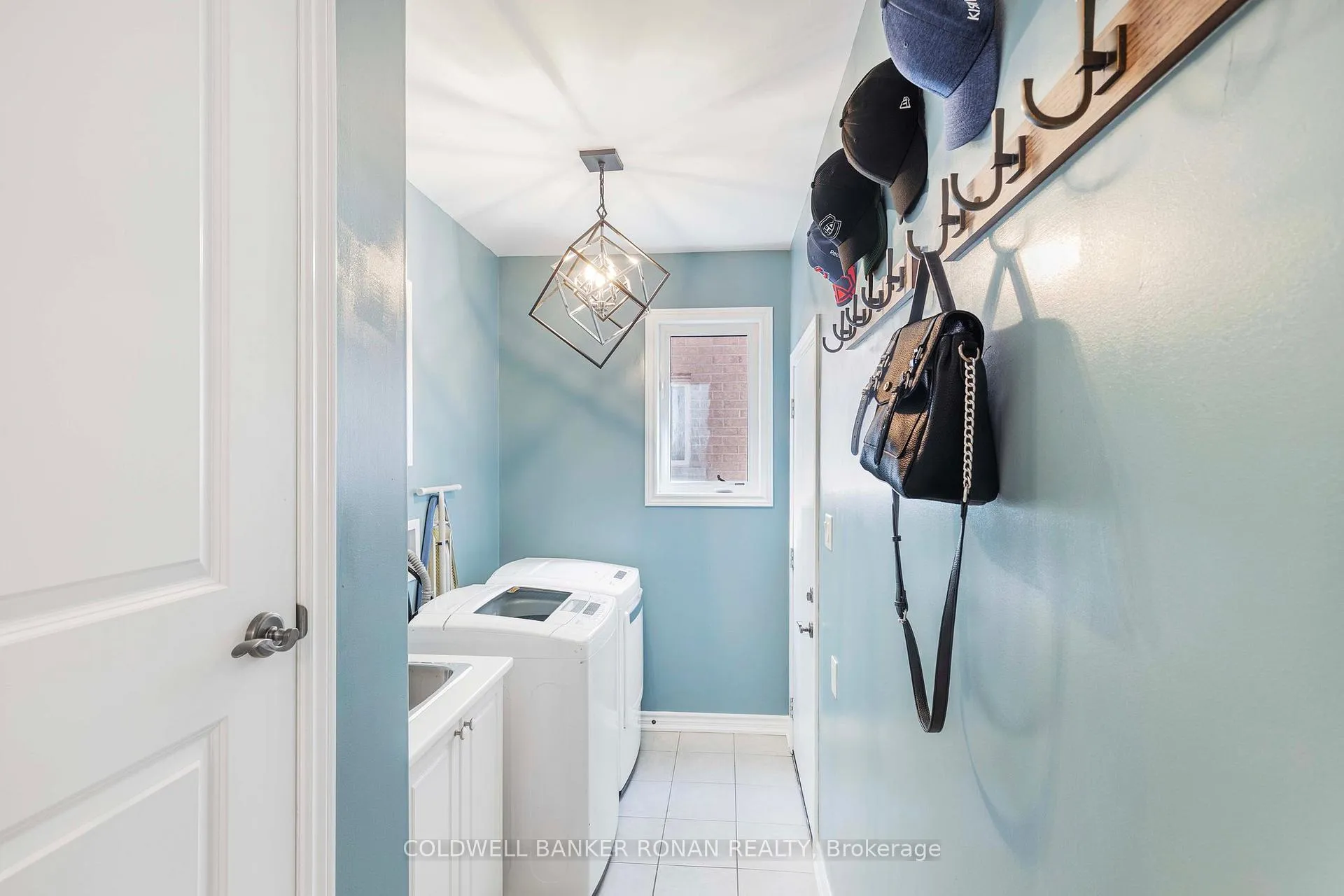 Photo 17 of 215 Eighth Avenue, New Tecumseth, Alliston — HOMEH