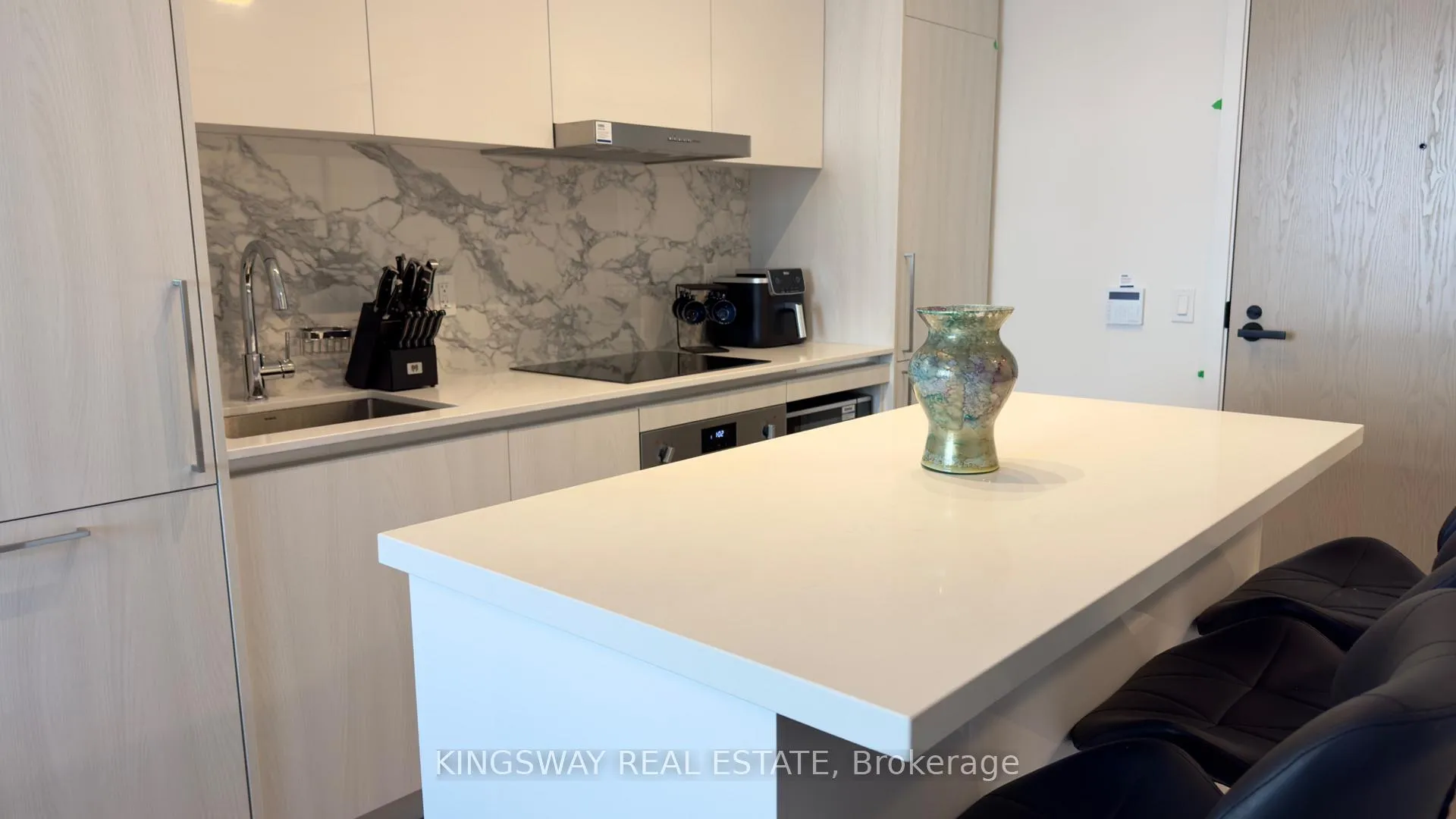 Photo 5 of Unit 5310, 225 Commerce Street, Vaughan, Vaughan Corporate Centre — HOMEH