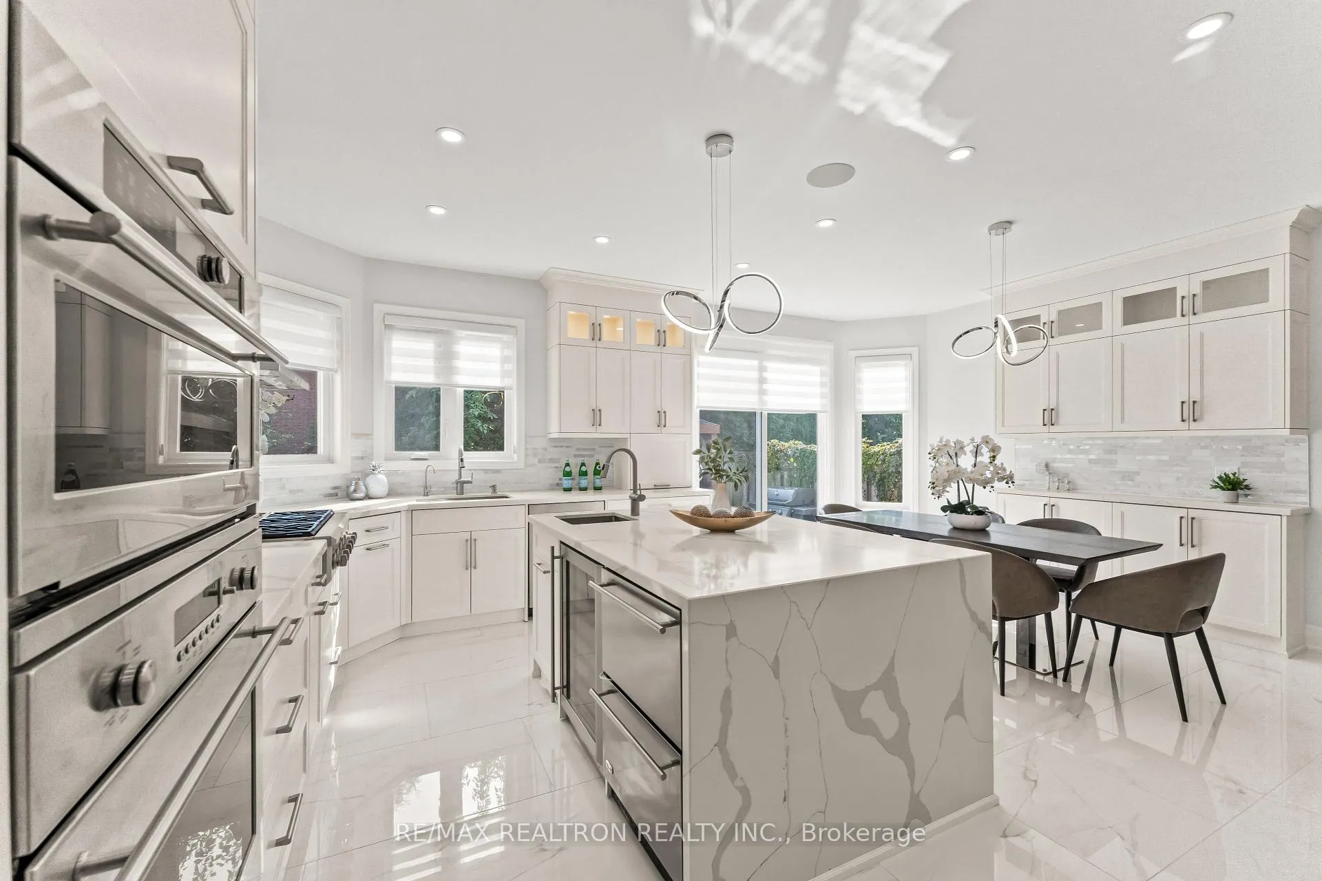 Photo 3 of 37 Oakhurst Drive, Vaughan, Beverley Glen — HOMEH