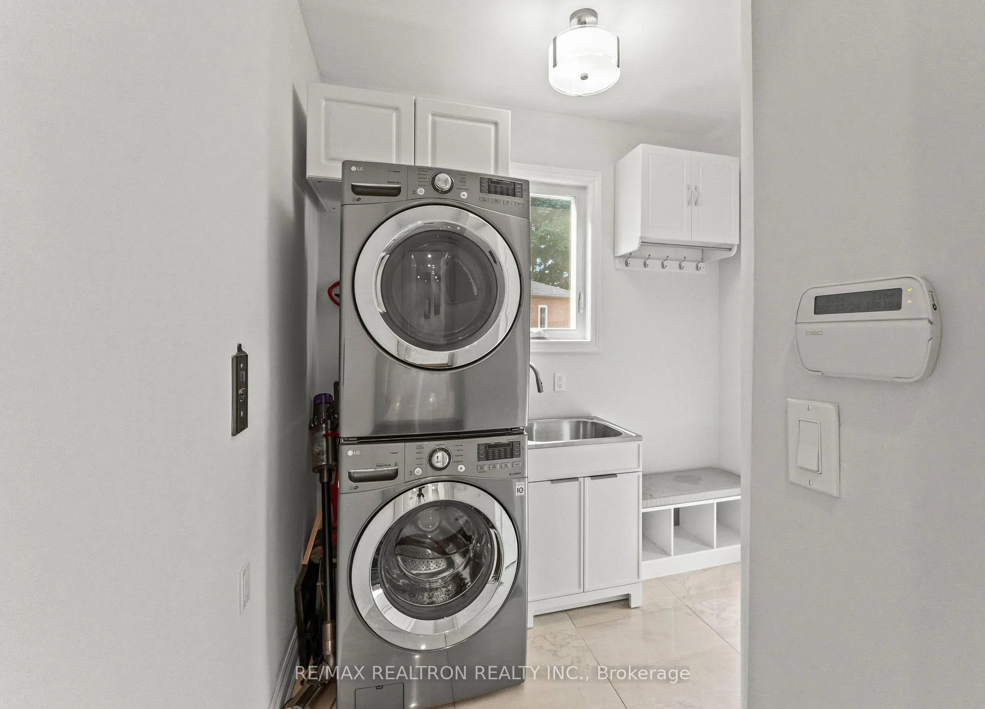 Photo 16 of 37 Oakhurst Drive, Vaughan, Beverley Glen — HOMEH
