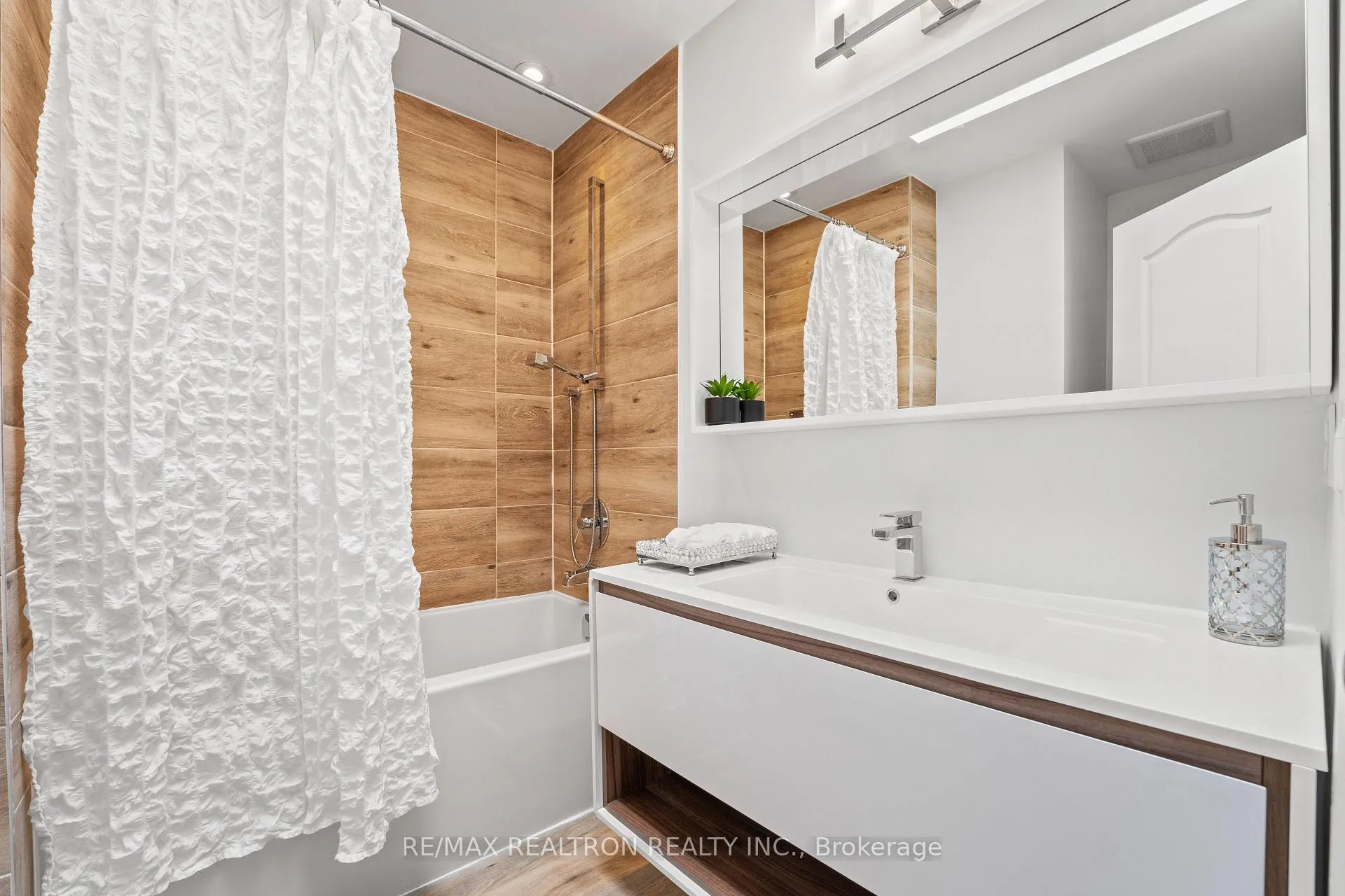 Photo 25 of 37 Oakhurst Drive, Vaughan, Beverley Glen — HOMEH