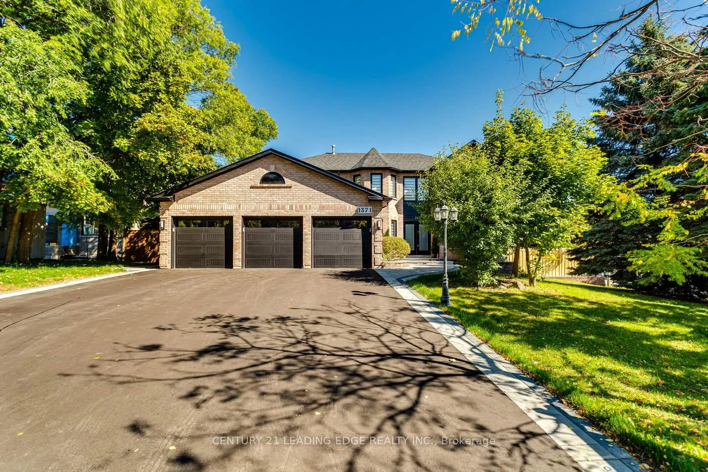 Photo 3 of 1371 Rougemount Drive, Pickering, Rougemount — HOMEH