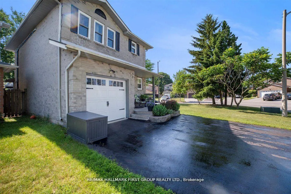 Photo 3 of 1617 Norwill Crescent, Oshawa, Samac — HOMEH
