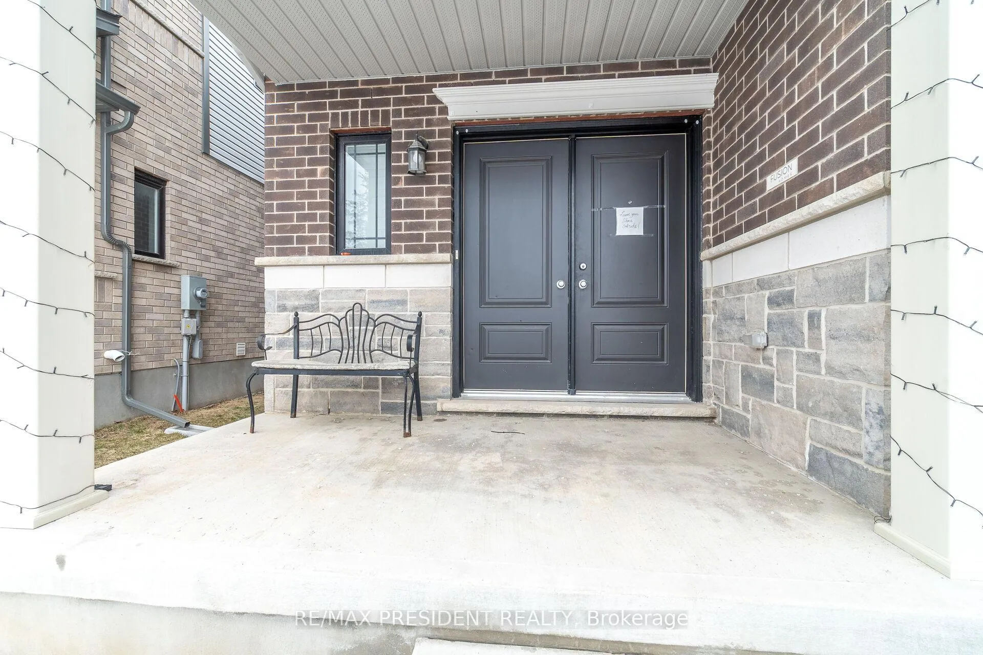Photo 3 of 61 Broadacre Drive, Kitchener — HOMEH