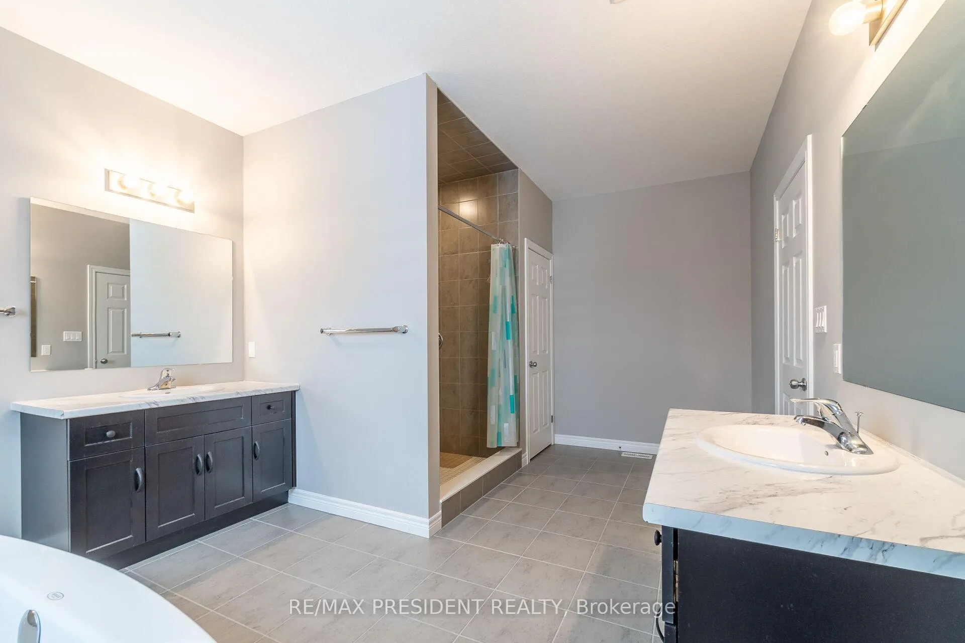 Photo 24 of 61 Broadacre Drive, Kitchener — HOMEH