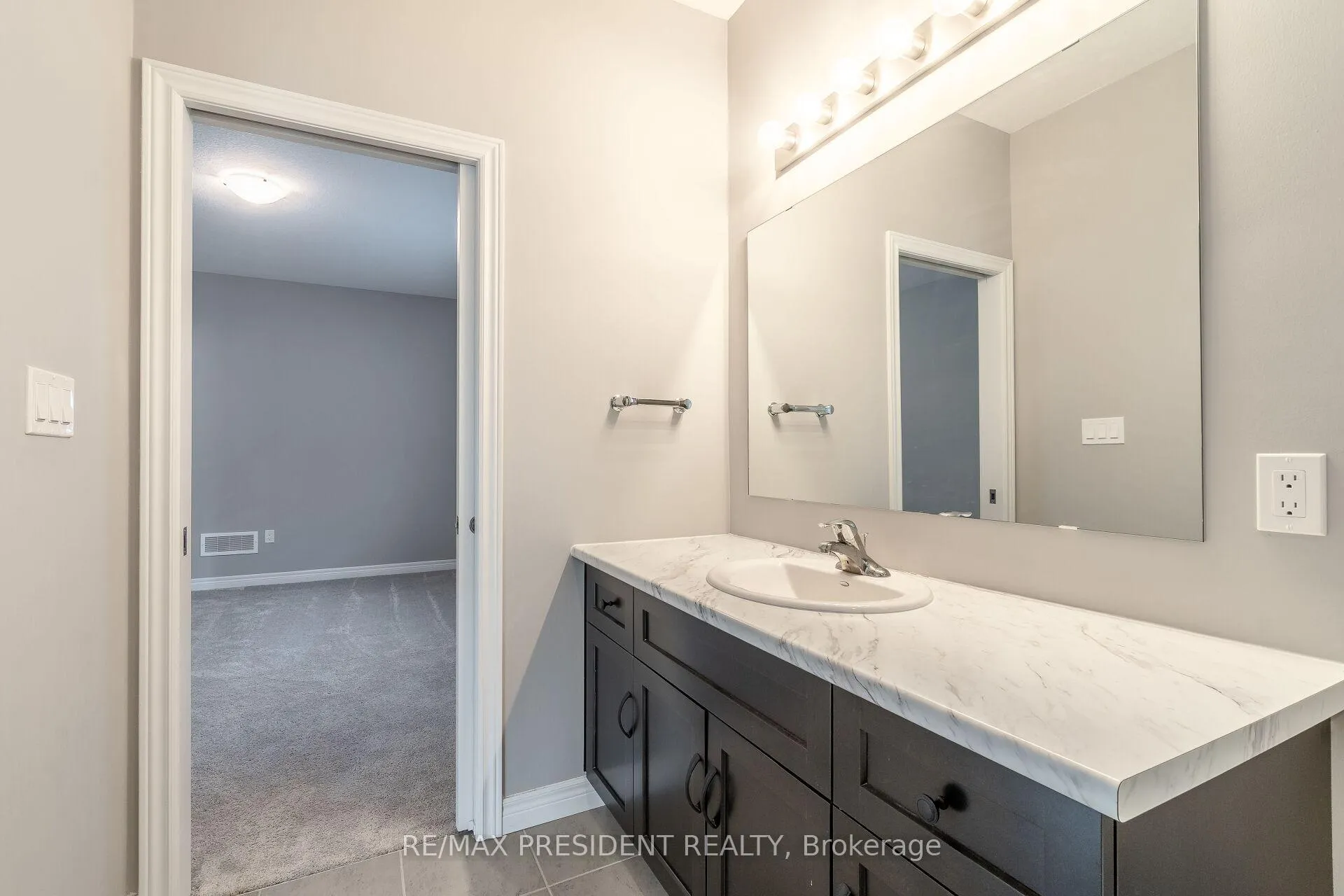 Photo 32 of 61 Broadacre Drive, Kitchener — HOMEH