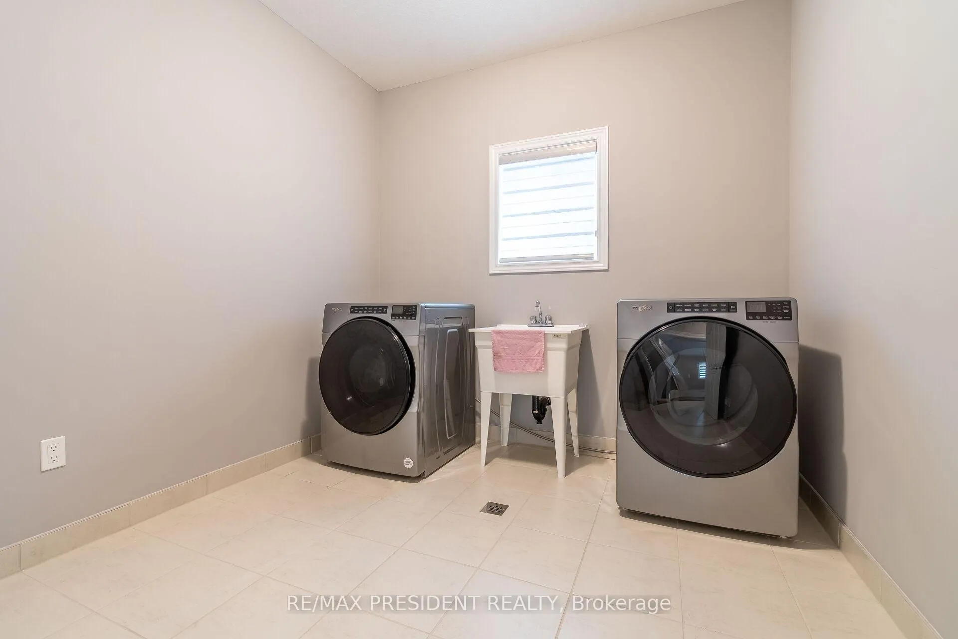 Photo 37 of 61 Broadacre Drive, Kitchener — HOMEH