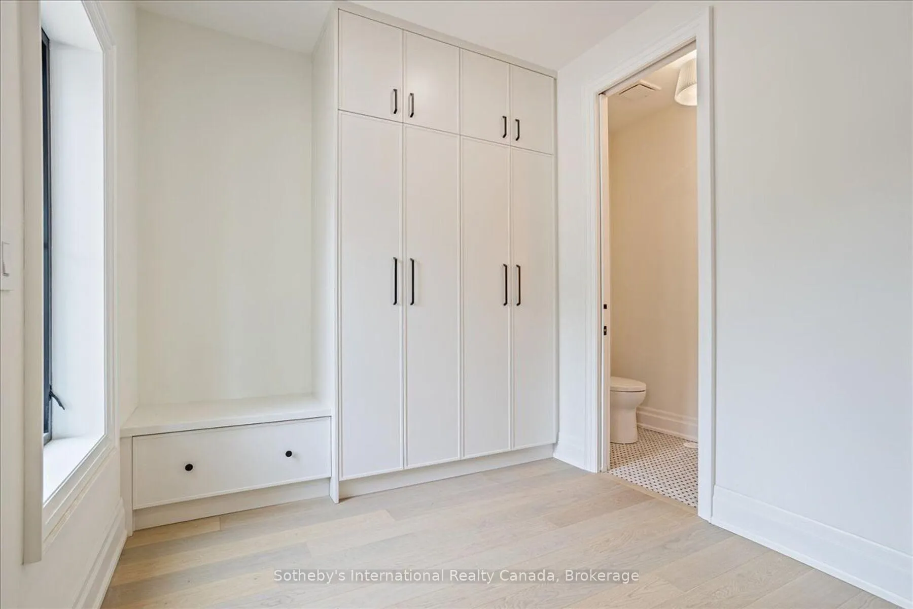 Photo 4 of 152 Chisholm Street, Oakville, Central — HOMEH