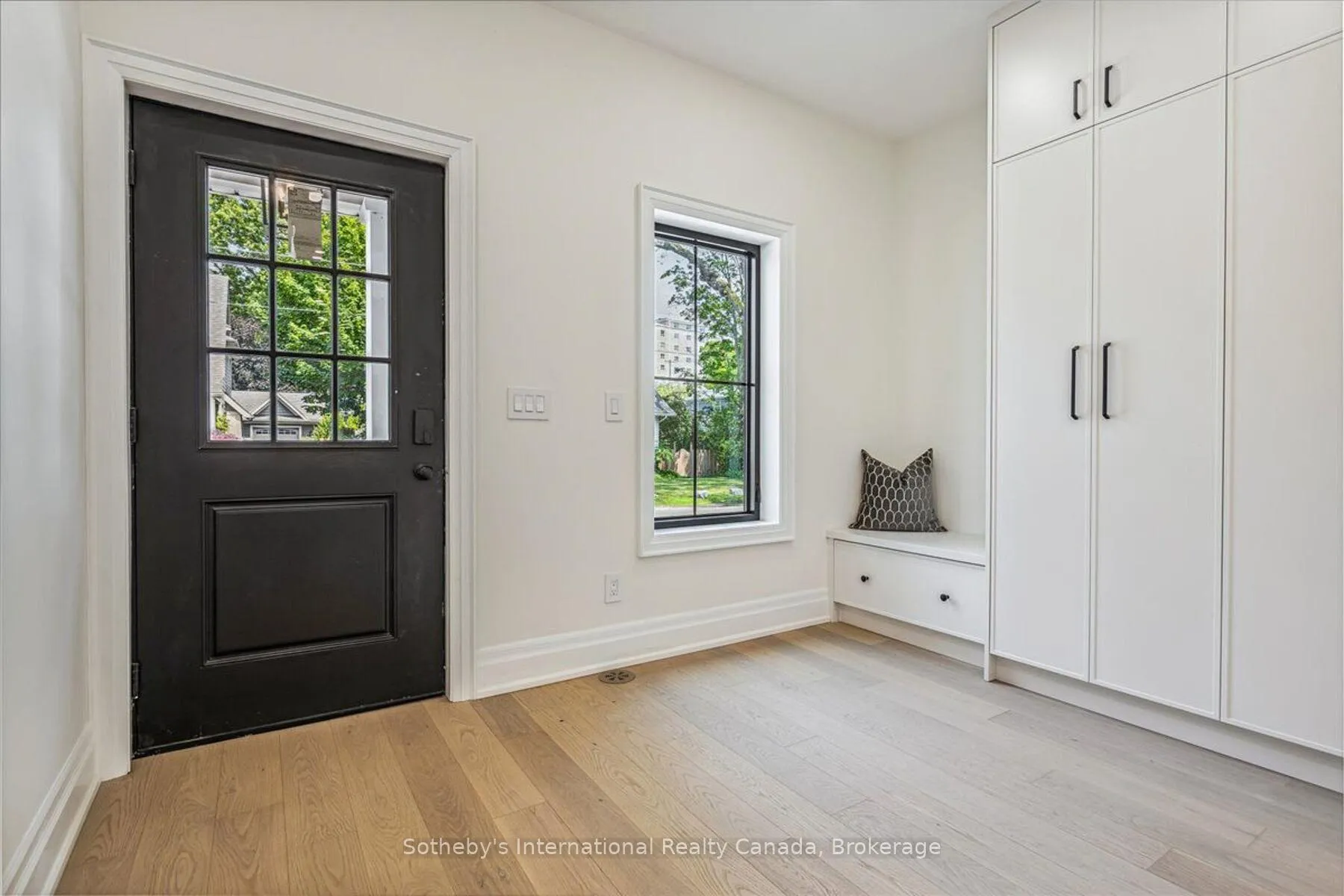 Photo 5 of 152 Chisholm Street, Oakville, Central — HOMEH