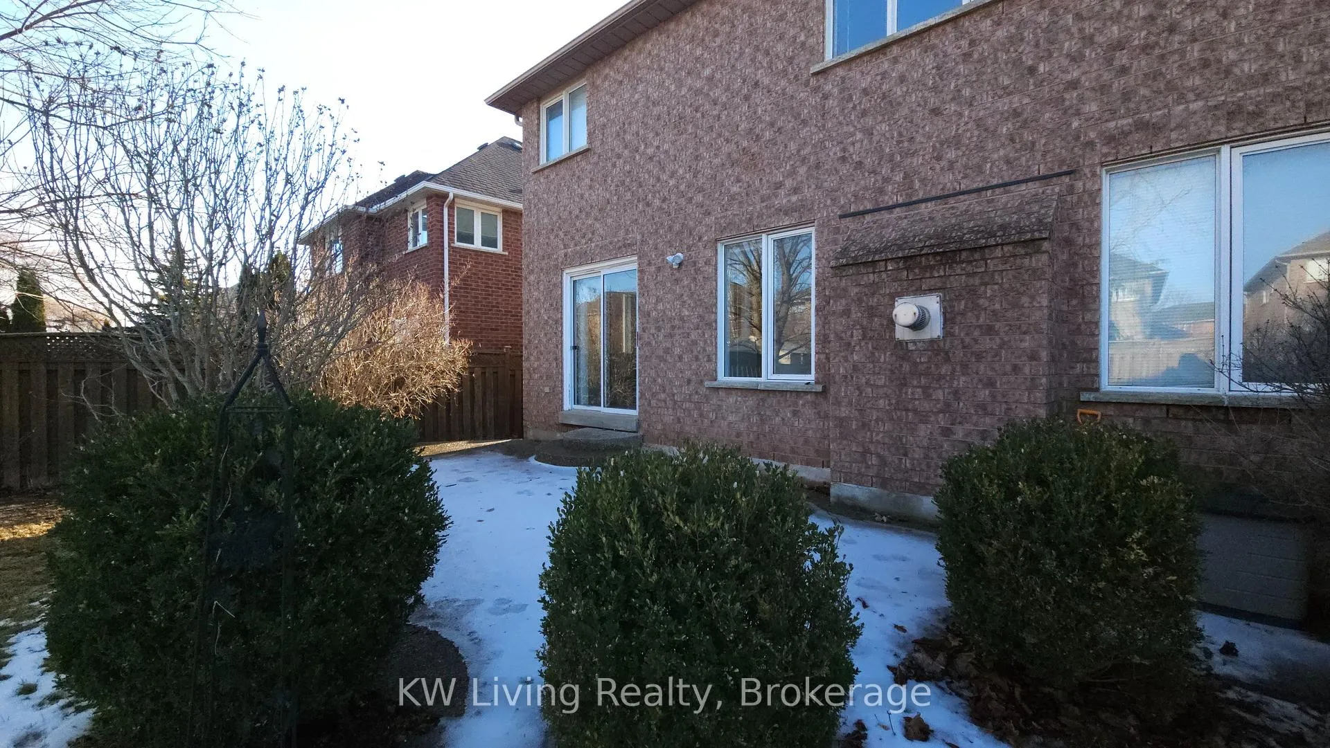 Photo 5 of 2413 East Gate Crescent, Oakville, River Oaks — HOMEH