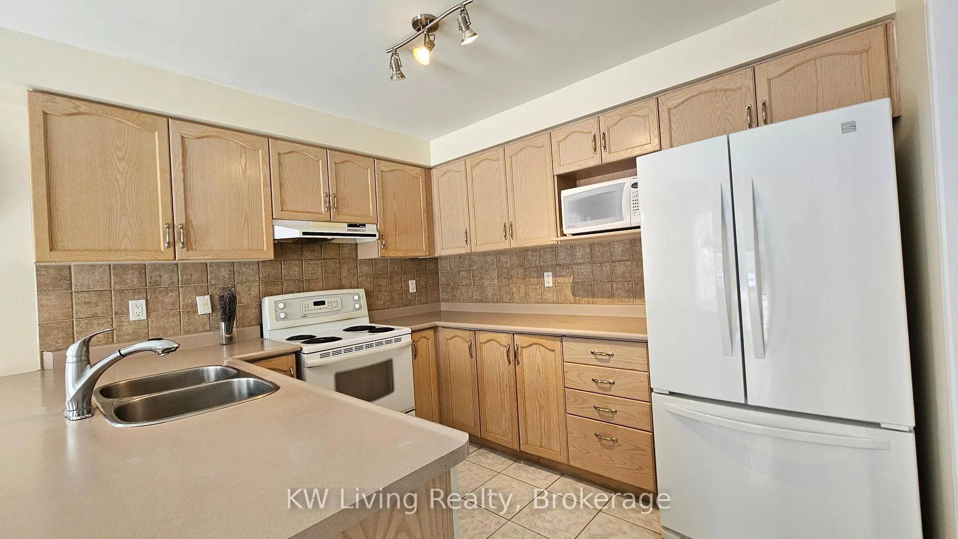 Photo 11 of 2413 East Gate Crescent, Oakville, River Oaks — HOMEH