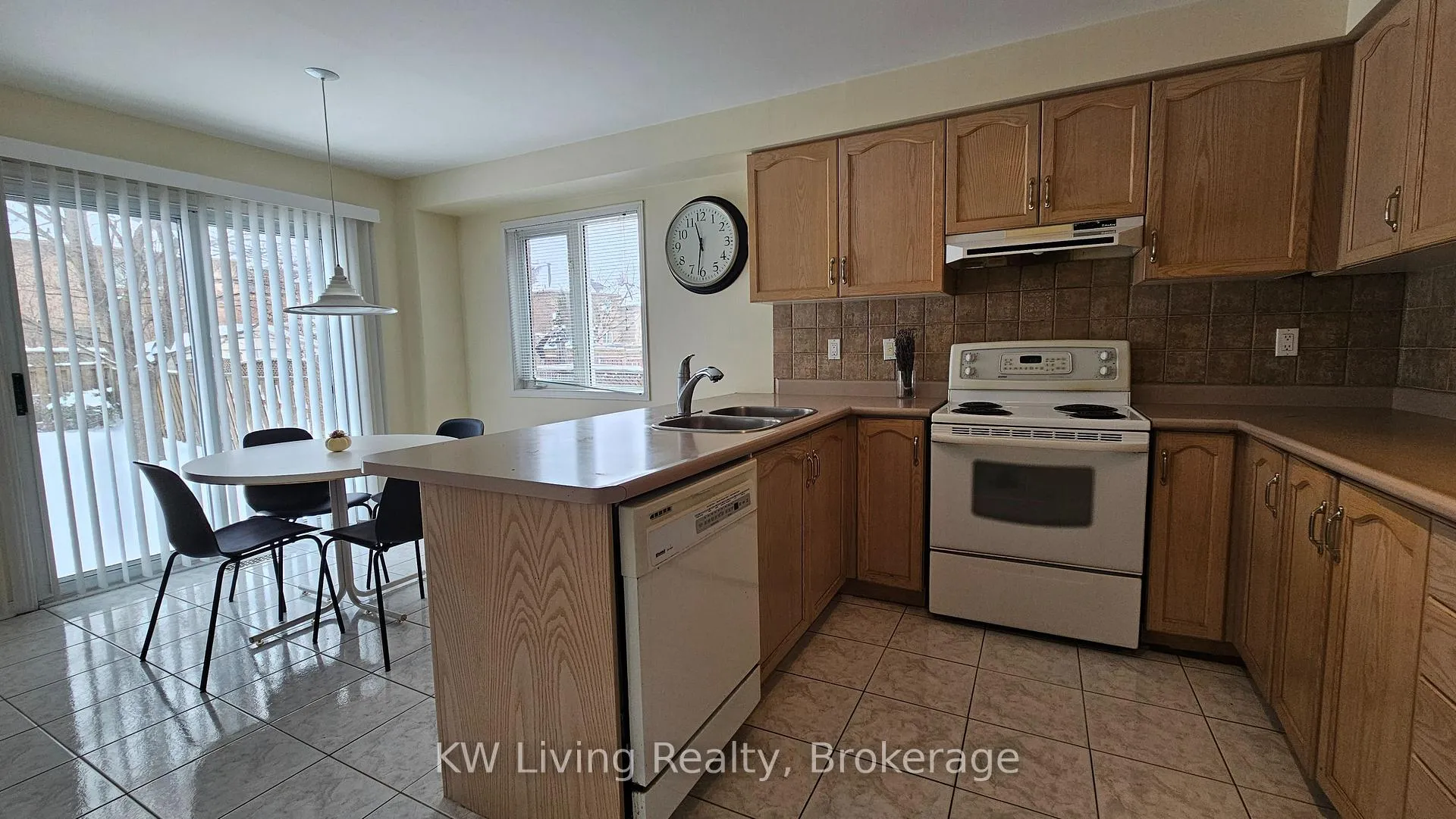 Photo 13 of 2413 East Gate Crescent, Oakville, River Oaks — HOMEH