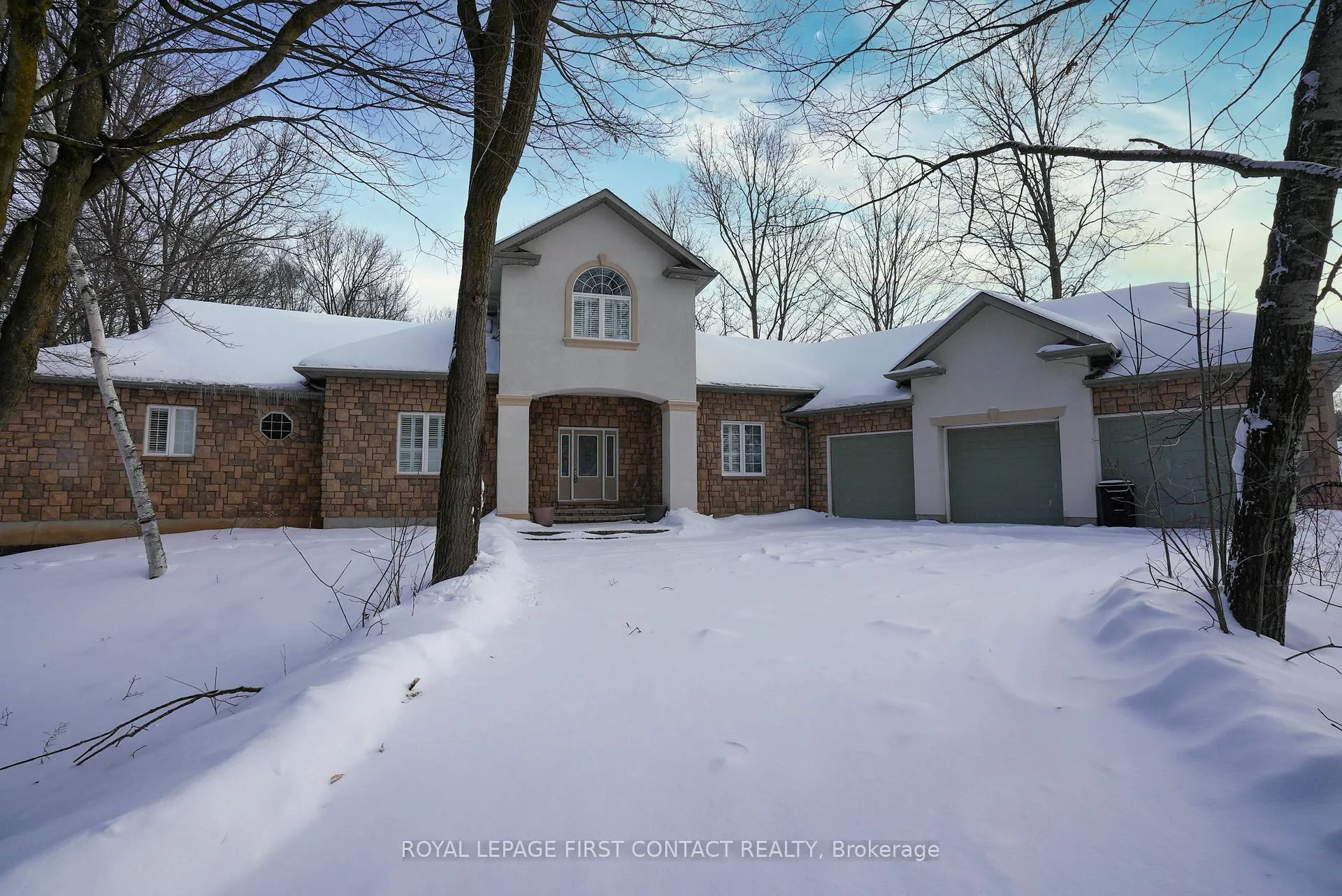Photo 1 of 29 Glenhuron Drive, Springwater, Midhurst — HOMEH