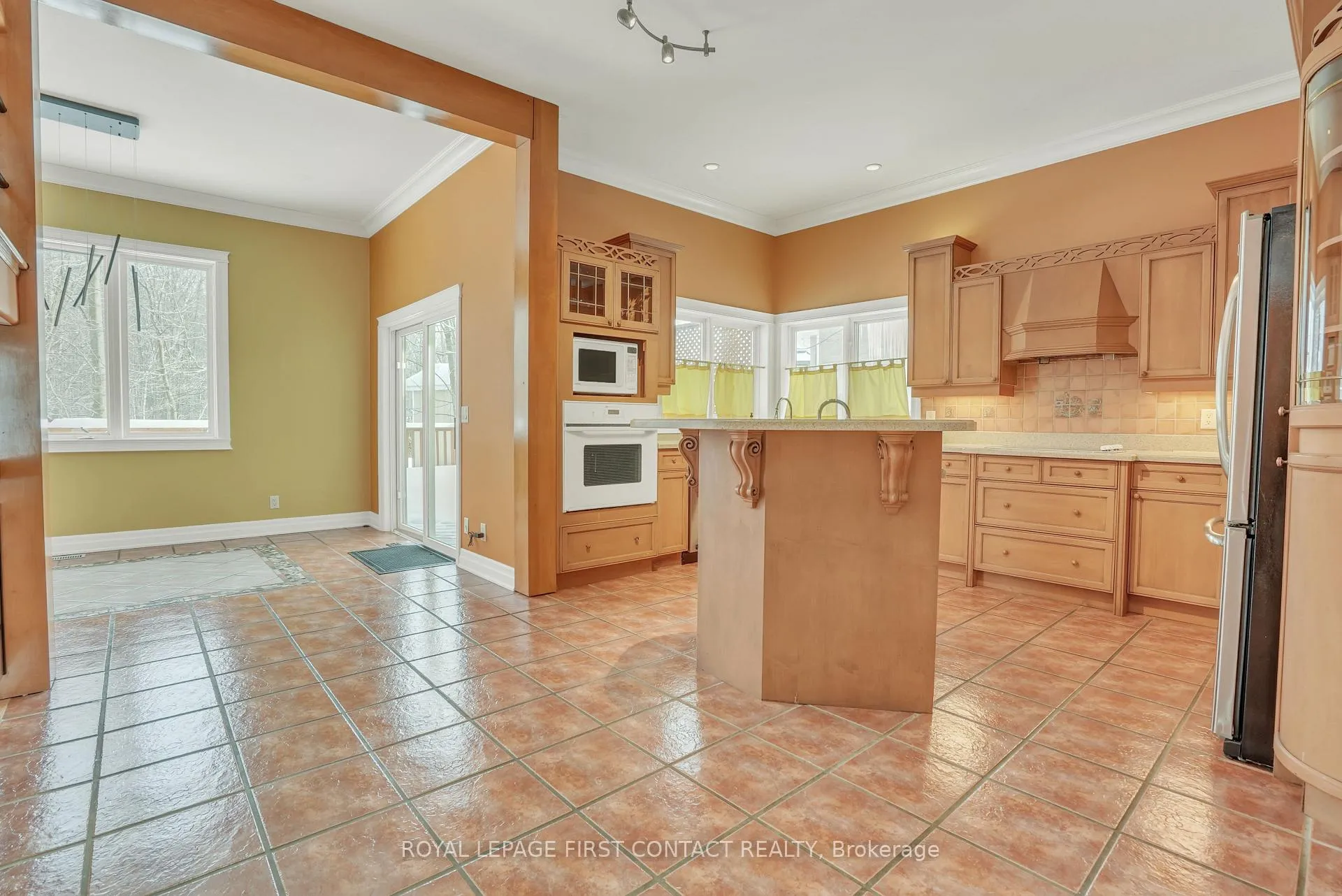 Photo 4 of 29 Glenhuron Drive, Springwater, Midhurst — HOMEH