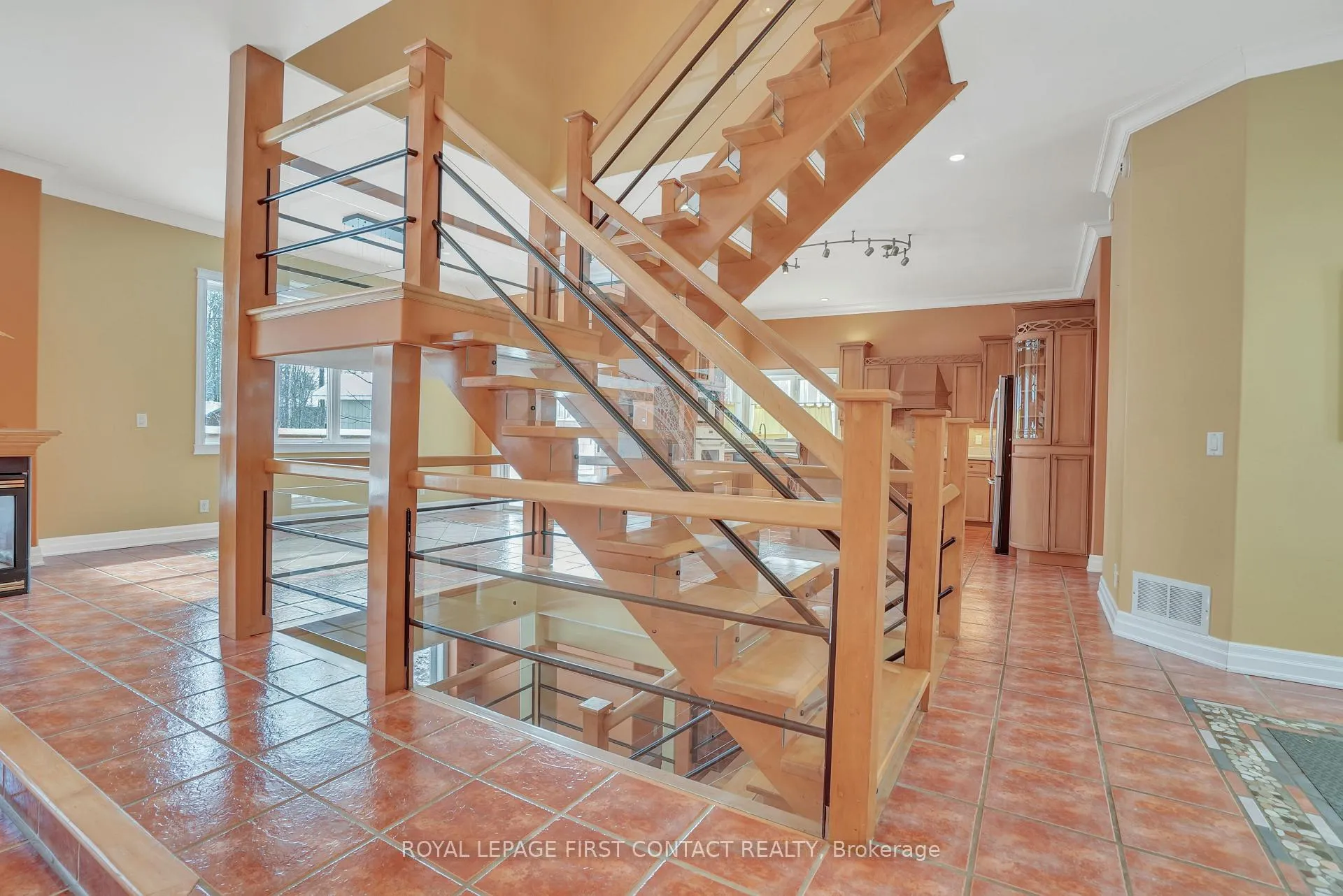 Photo 11 of 29 Glenhuron Drive, Springwater, Midhurst — HOMEH