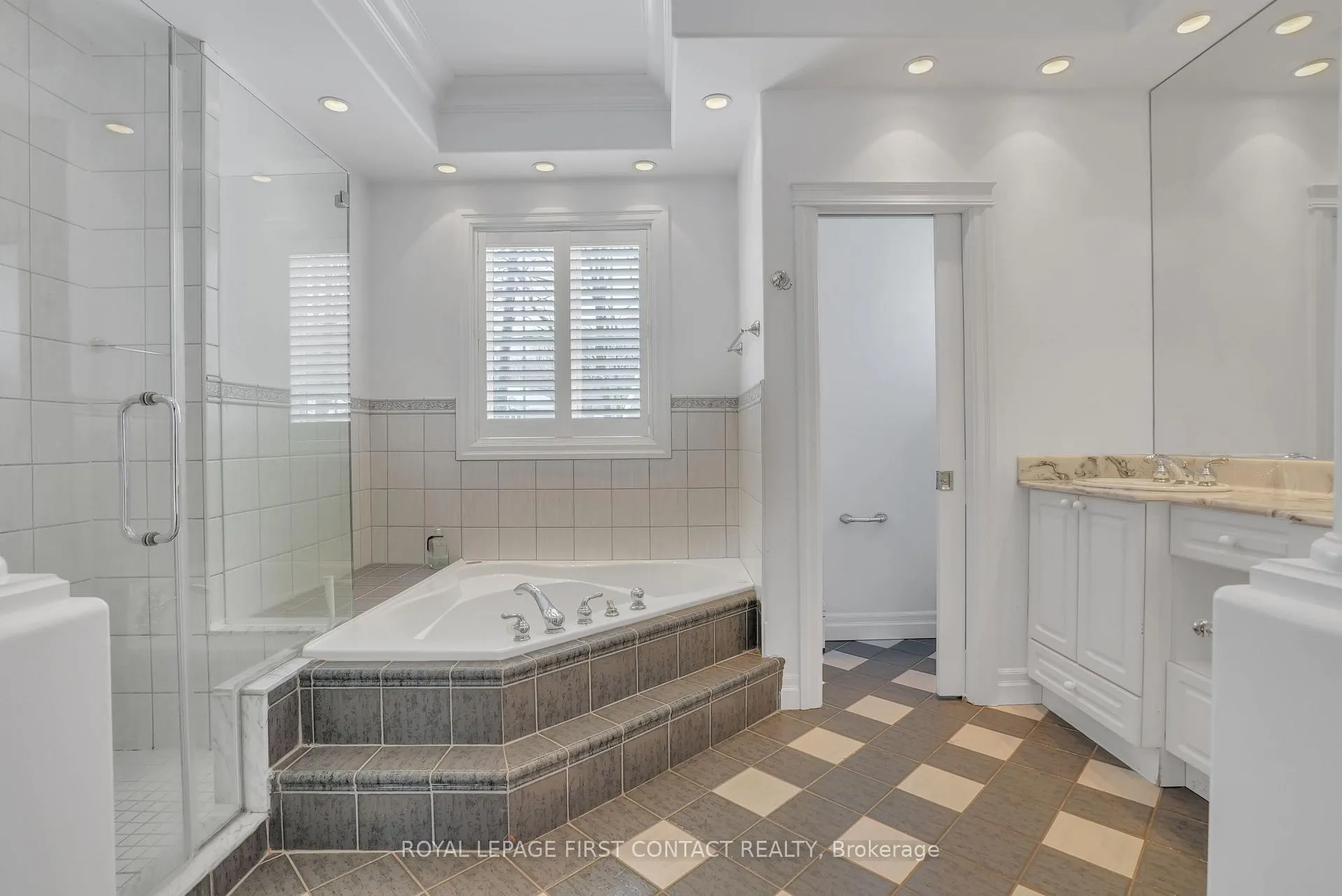 Photo 15 of 29 Glenhuron Drive, Springwater, Midhurst — HOMEH
