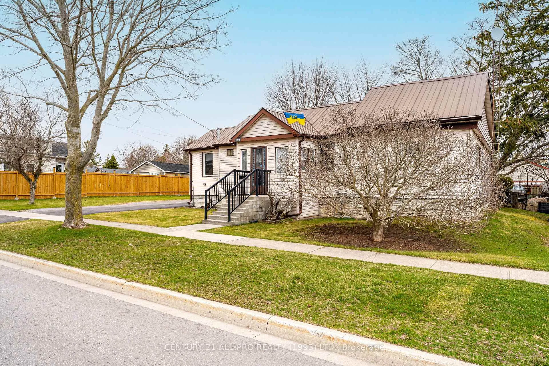 Photo 2 of 182 Forth Street, Cobourg — HOMEH
