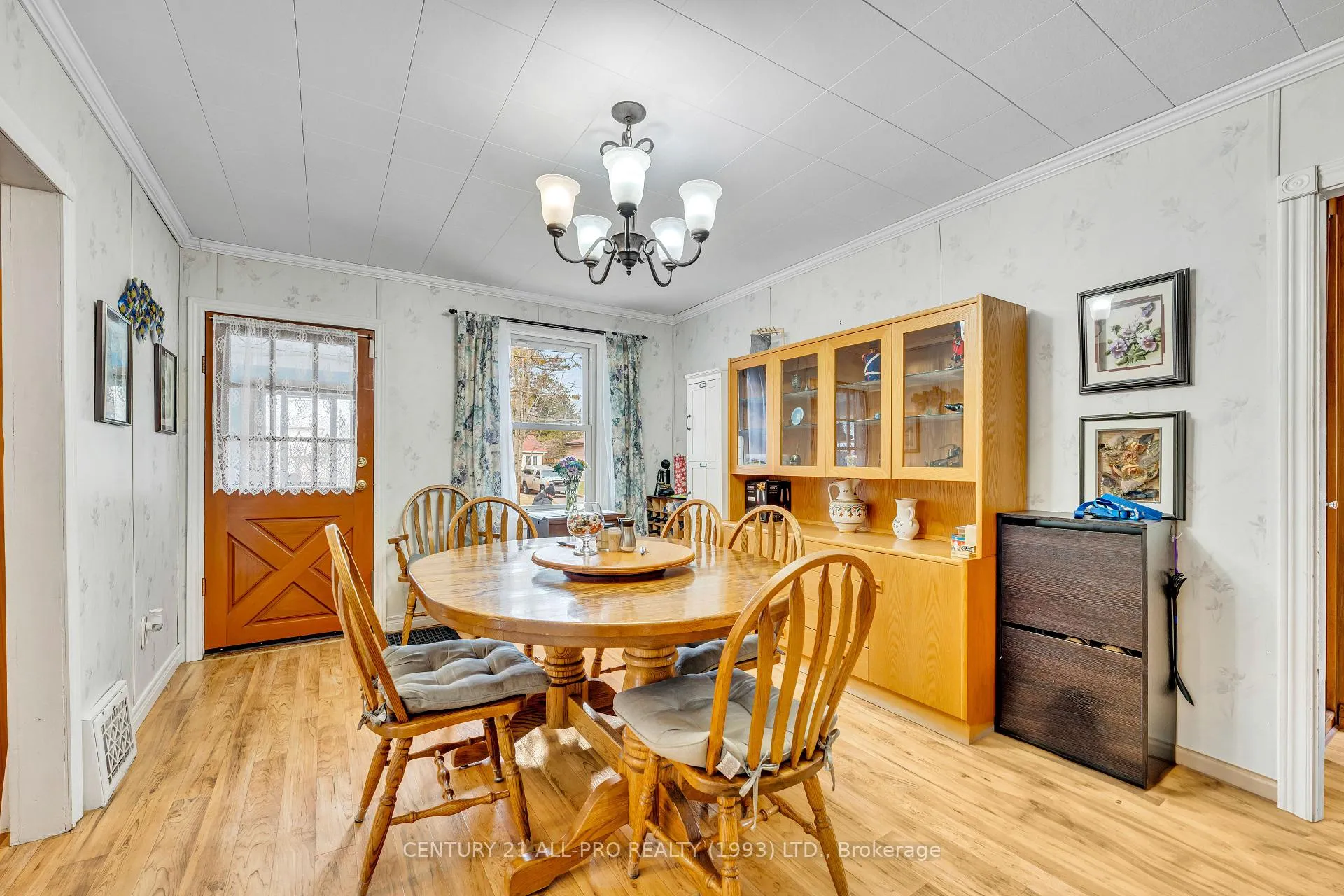 Photo 5 of 182 Forth Street, Cobourg — HOMEH