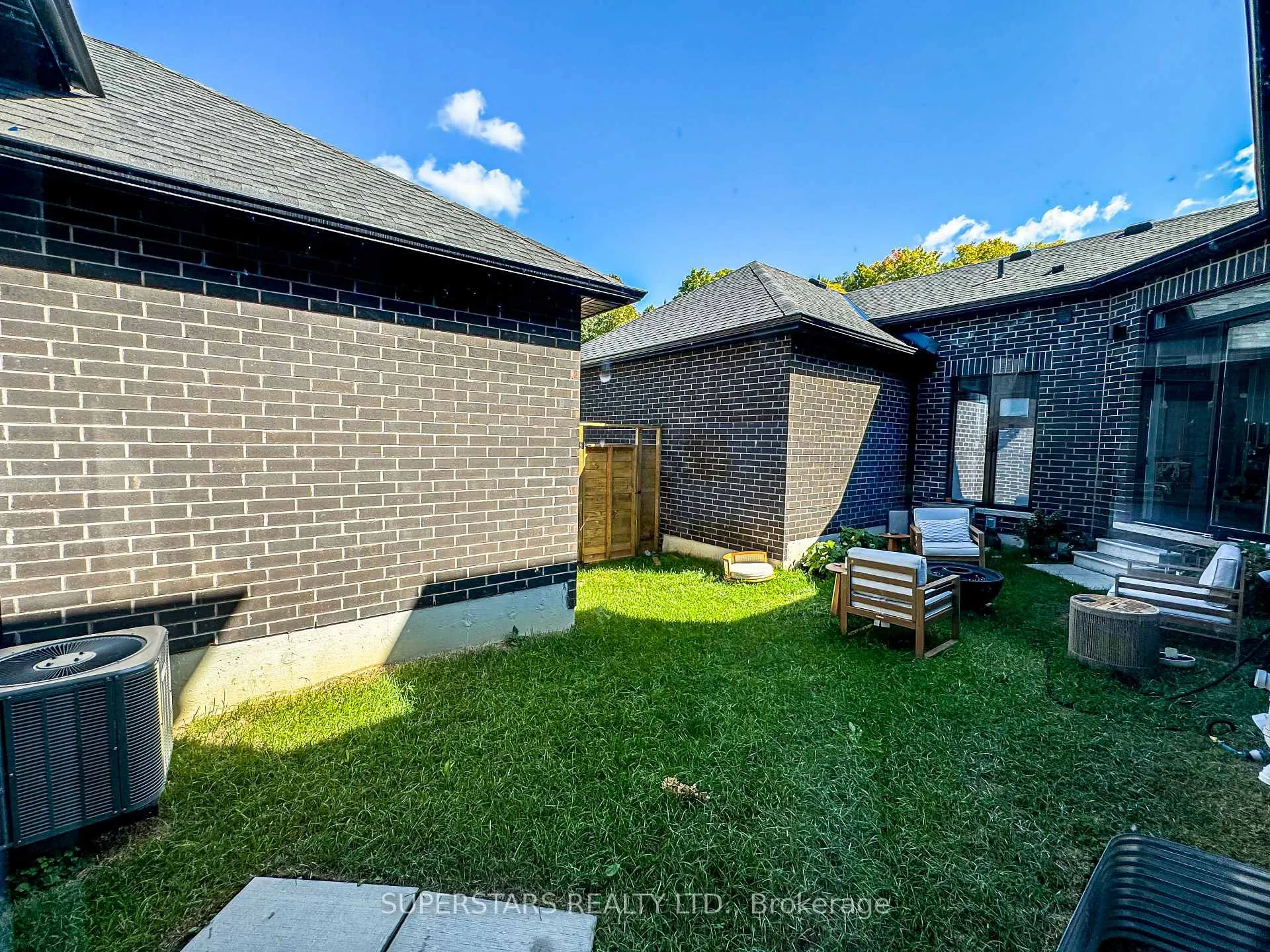 Photo 37 of 6 Vern Robertson Gate, Uxbridge — HOMEH