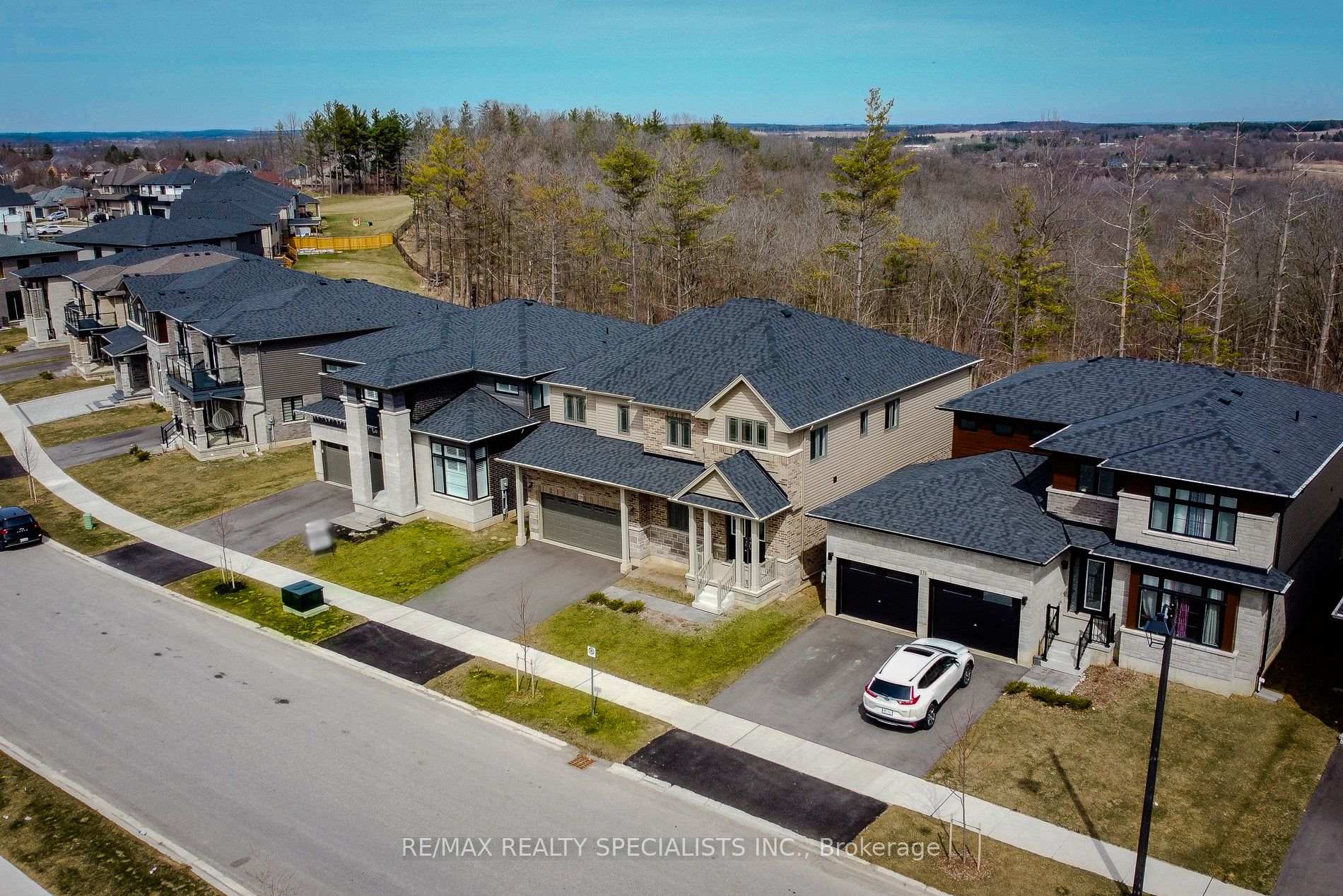 Photo 2 of 129 Court Drive, Brant, Paris — HOMEH