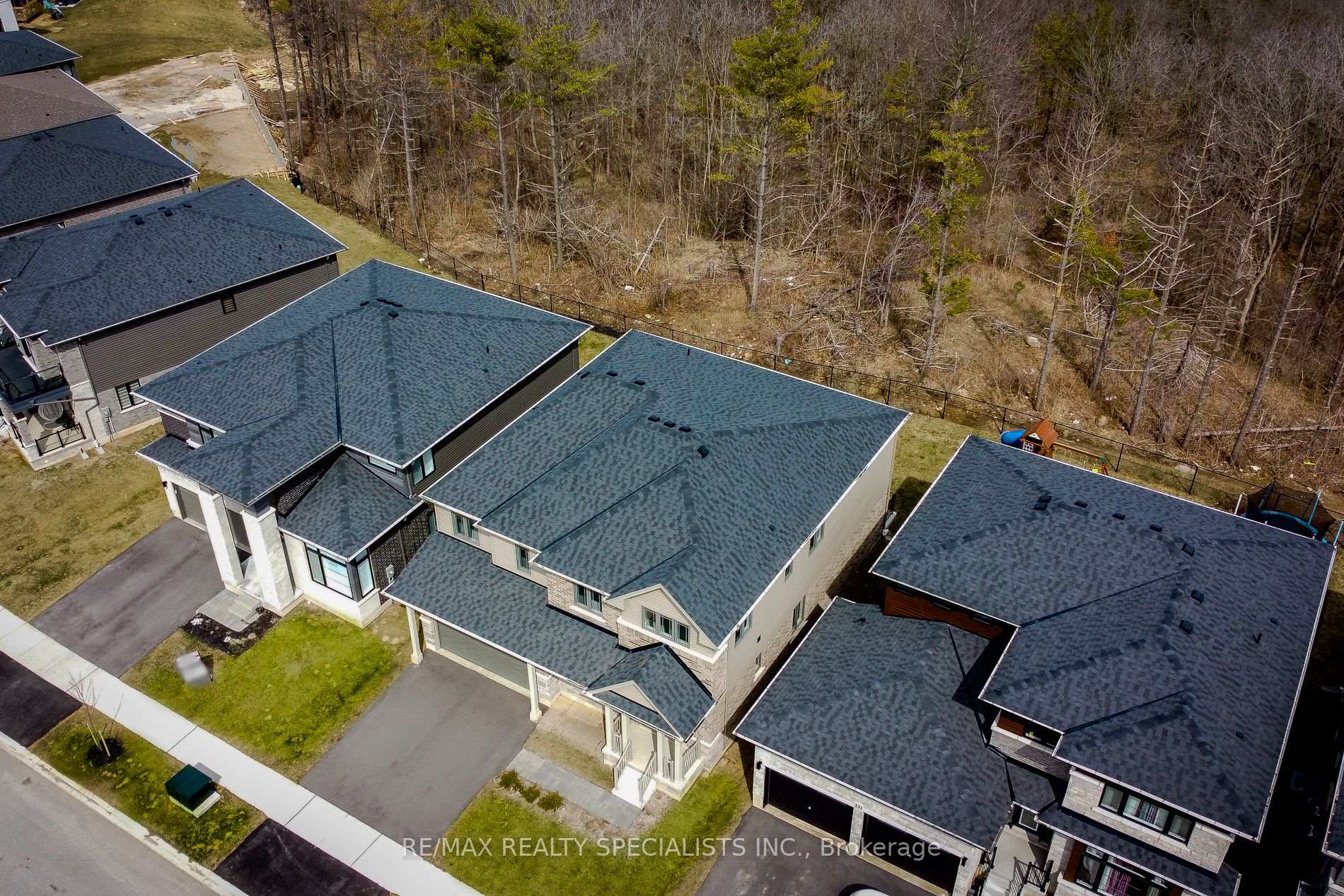 Photo 3 of 129 Court Drive, Brant, Paris — HOMEH