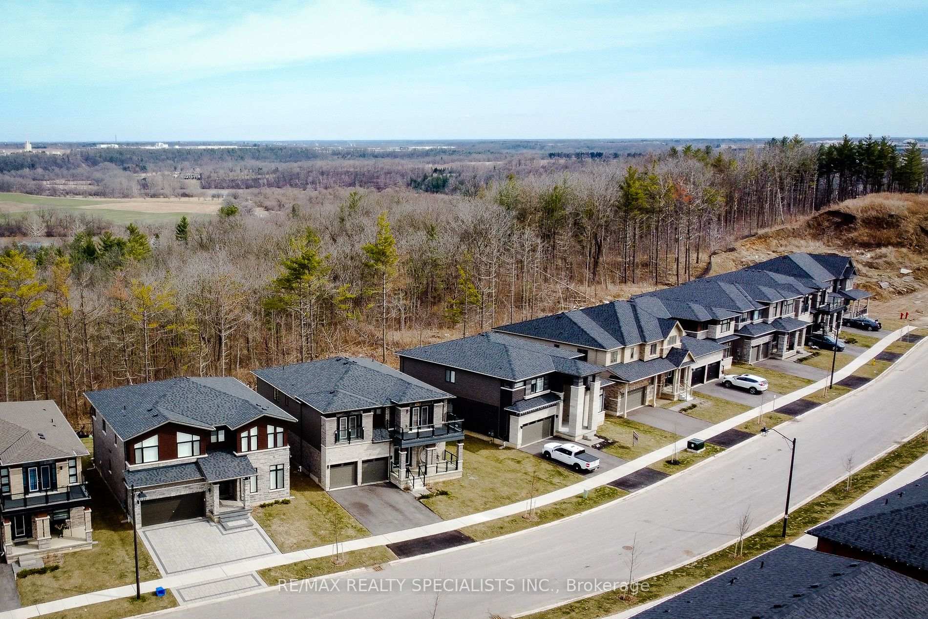 Photo 6 of 129 Court Drive, Brant, Paris — HOMEH