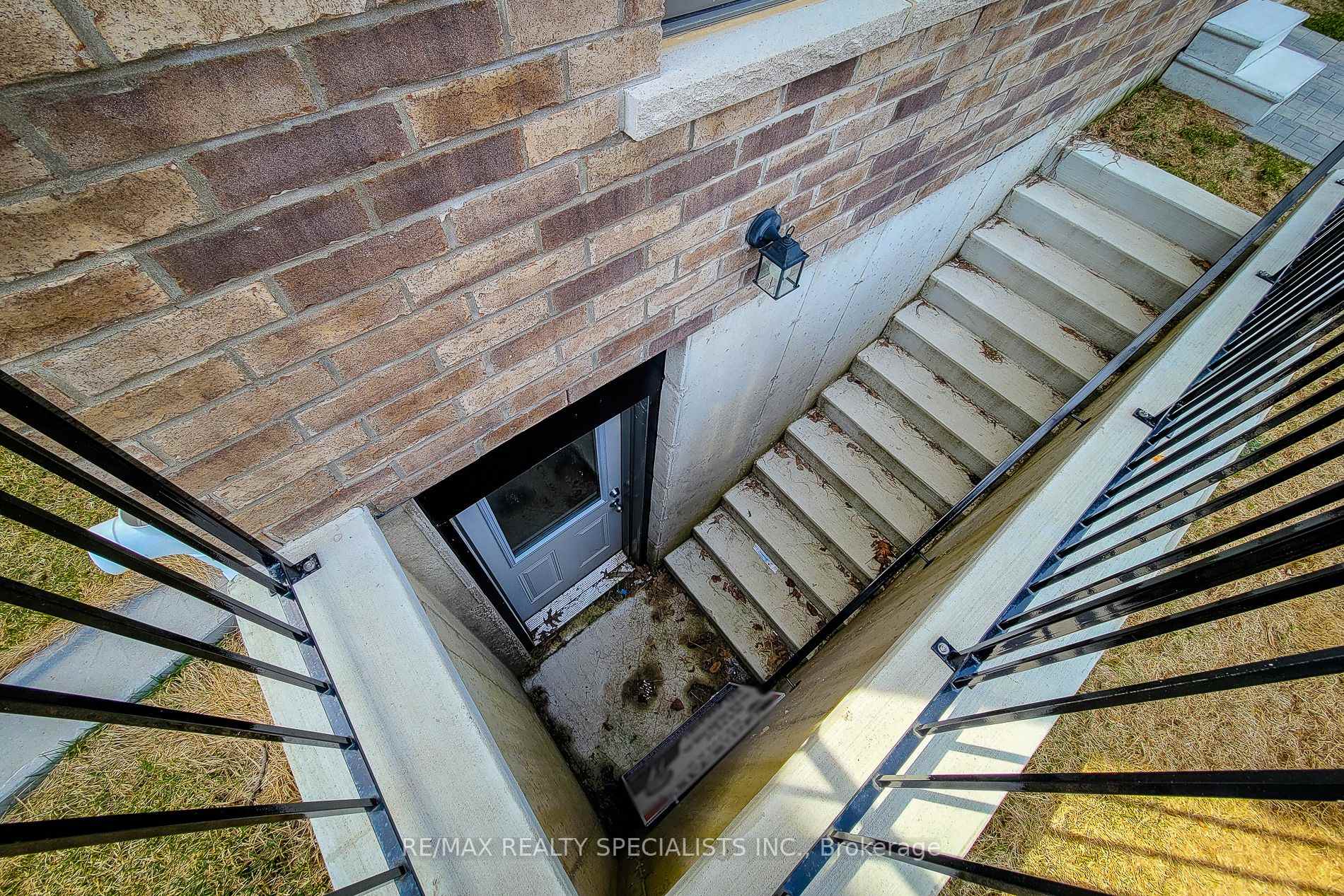 Photo 8 of 129 Court Drive, Brant, Paris — HOMEH